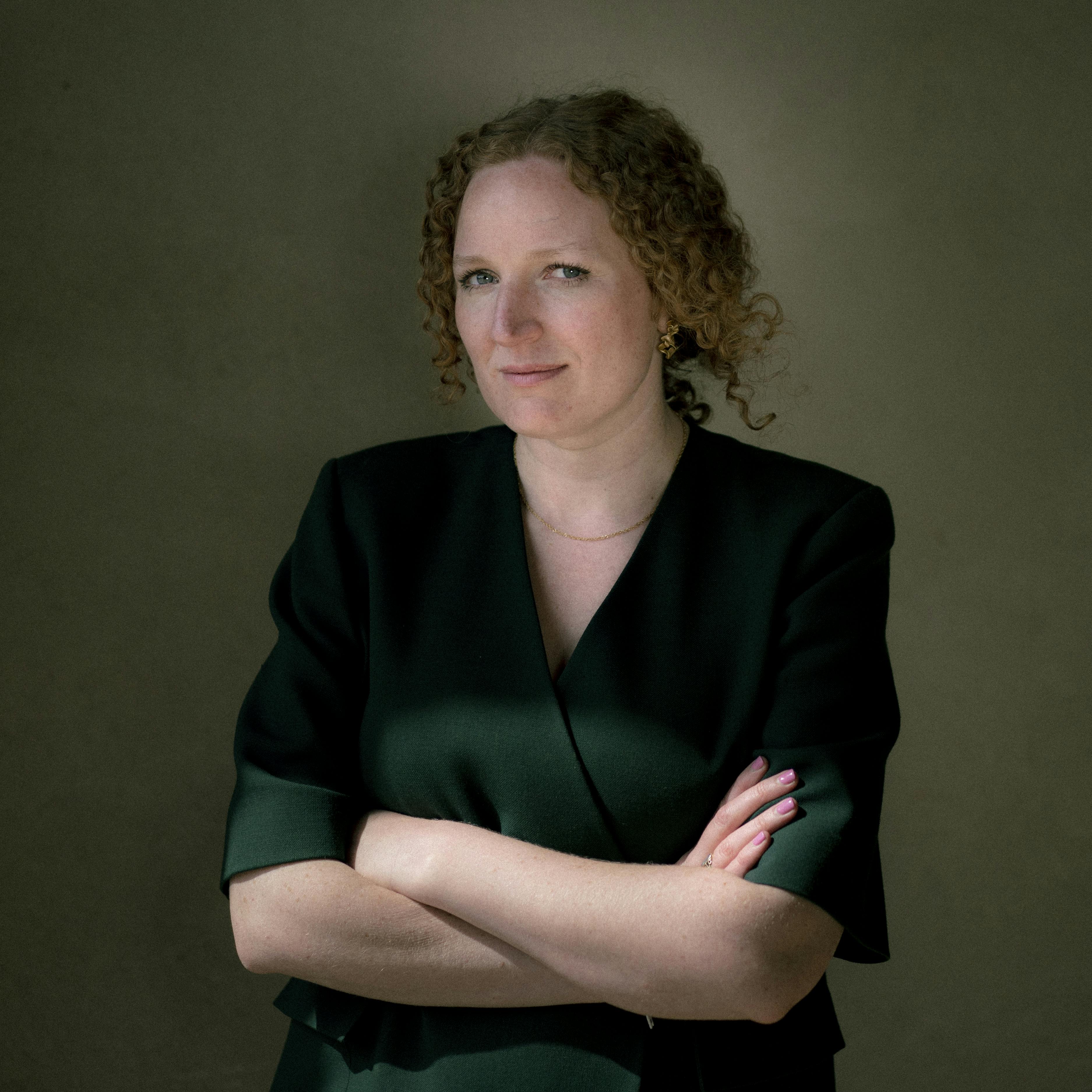 Portræt af udlændingeordfører fra Enhedslisten Rosa Lund om følelsen af at blive efterladt alene tilbage af regeringen og støttepartier i udlændingedebatten.