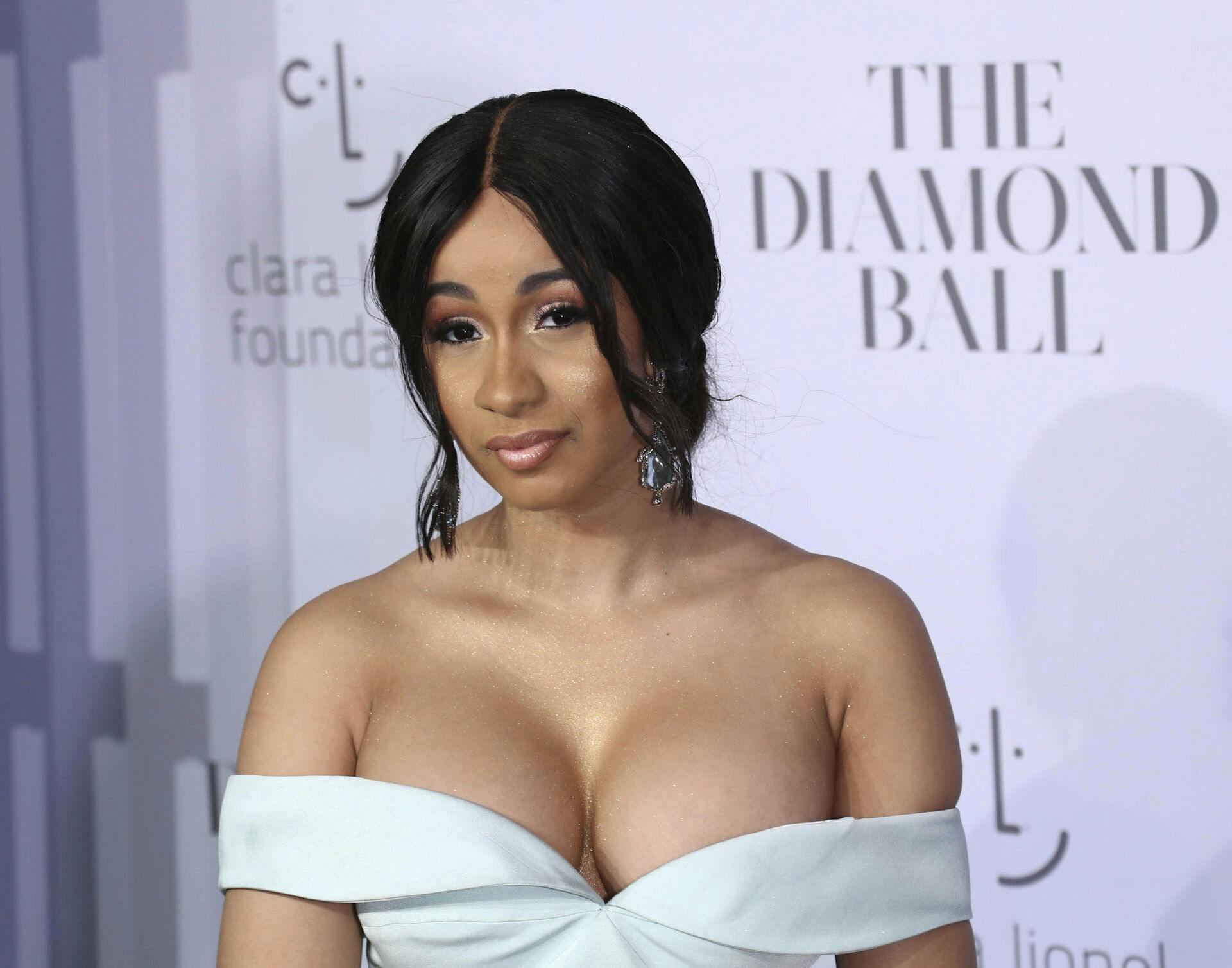 Cardi B. afslører graviditet