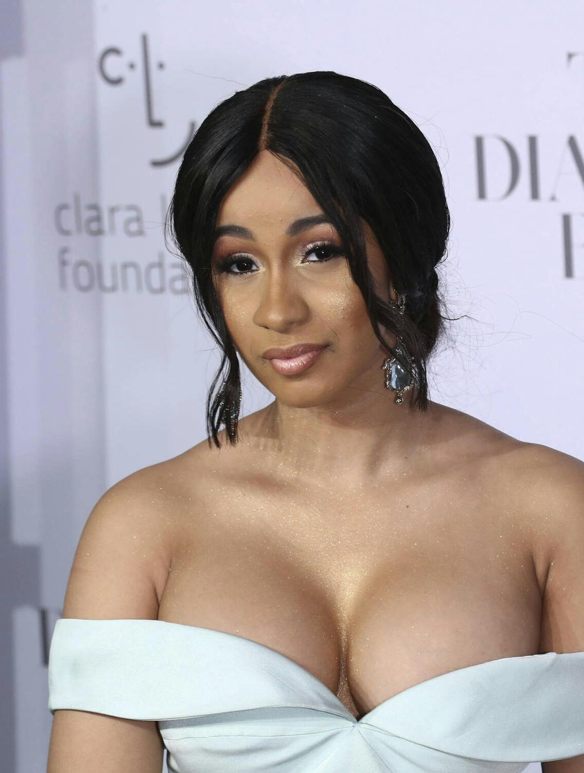 Cardi B. afslører graviditet