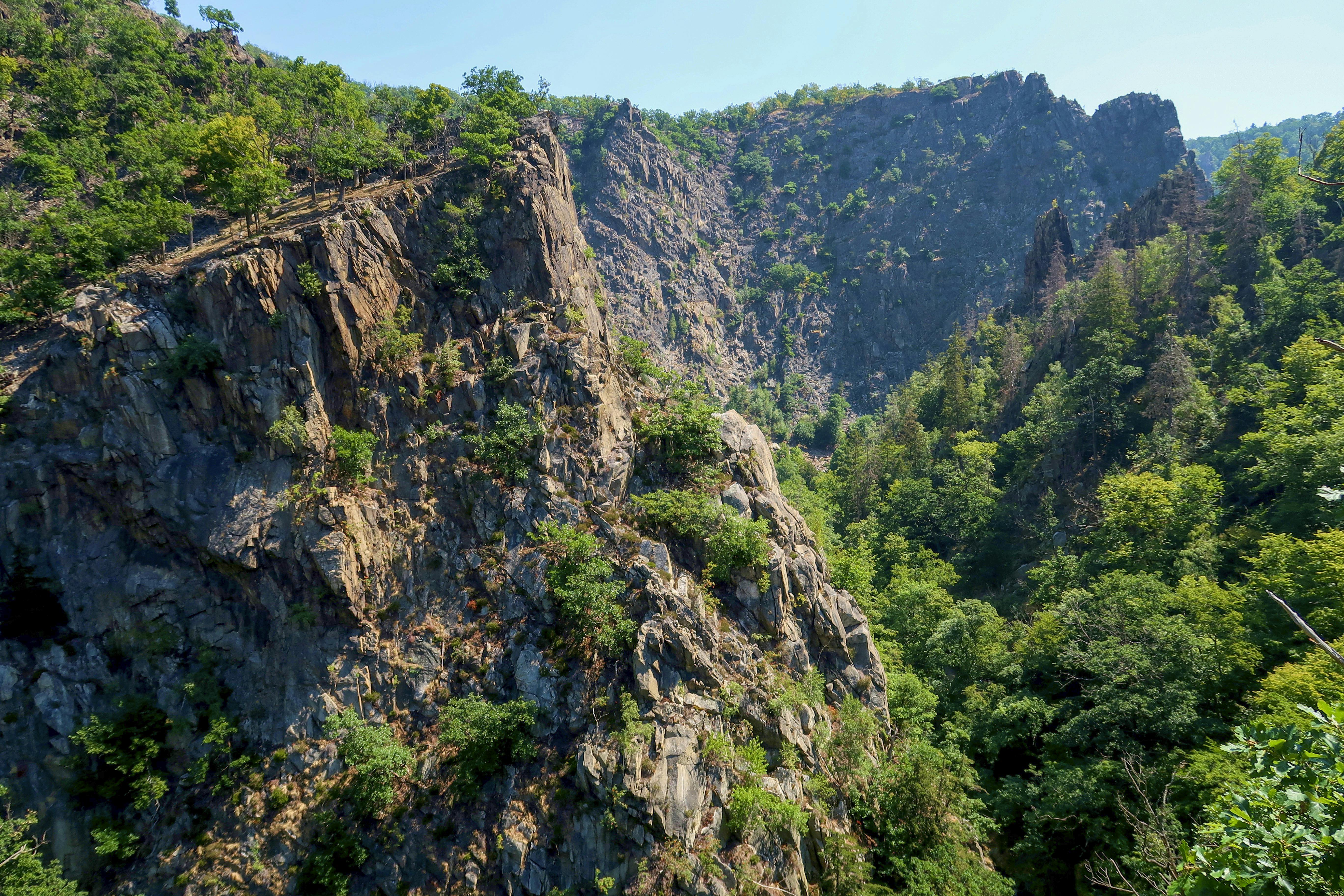 https://imgix.femina.dk/2024-09-06/Thale_Aussicht_von_der_Rosstrappe_im_Bodetal.jpg