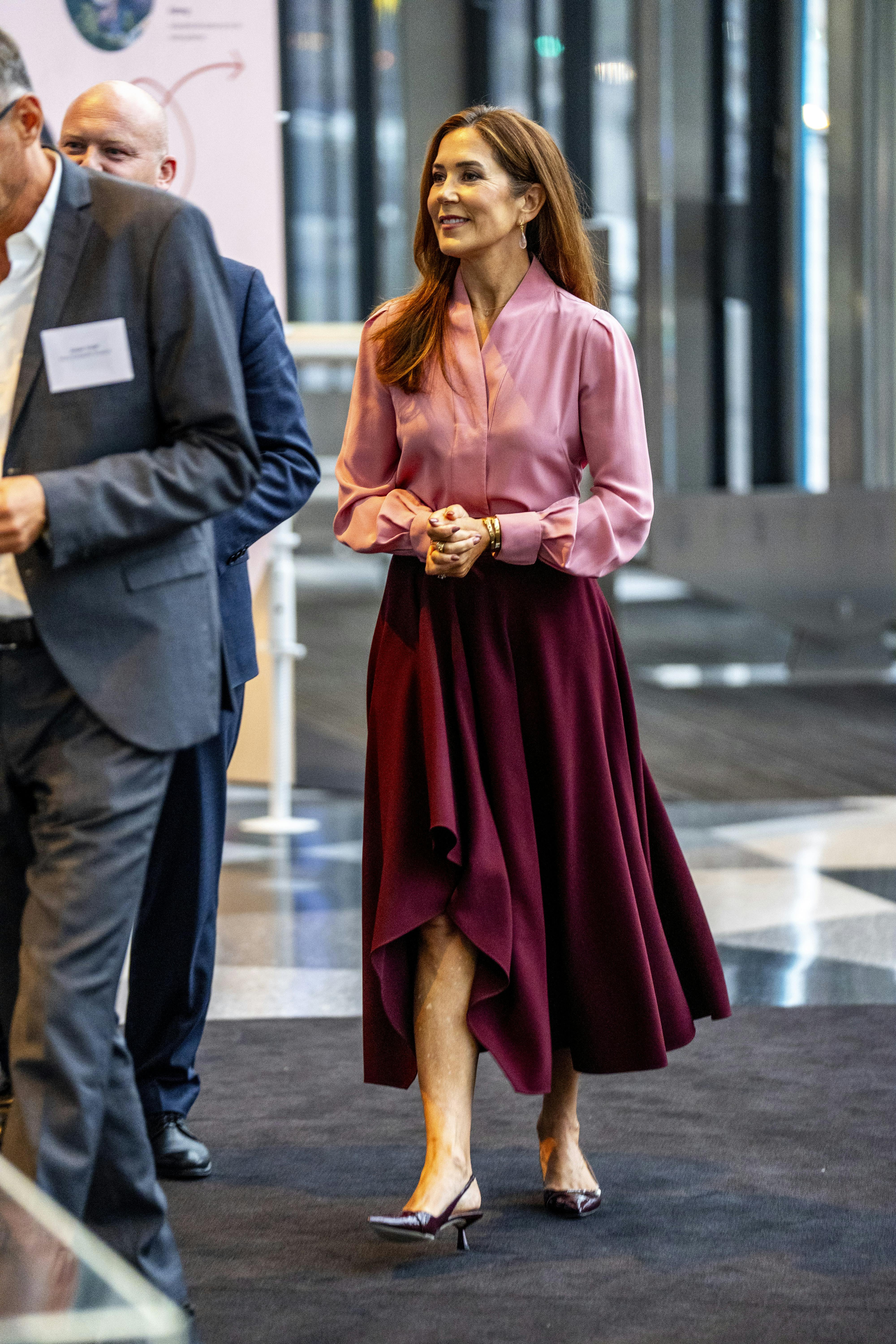 H.M. Dronningen åbner udstilling om tilblivelsen af Mary Elizabeths Hospital.