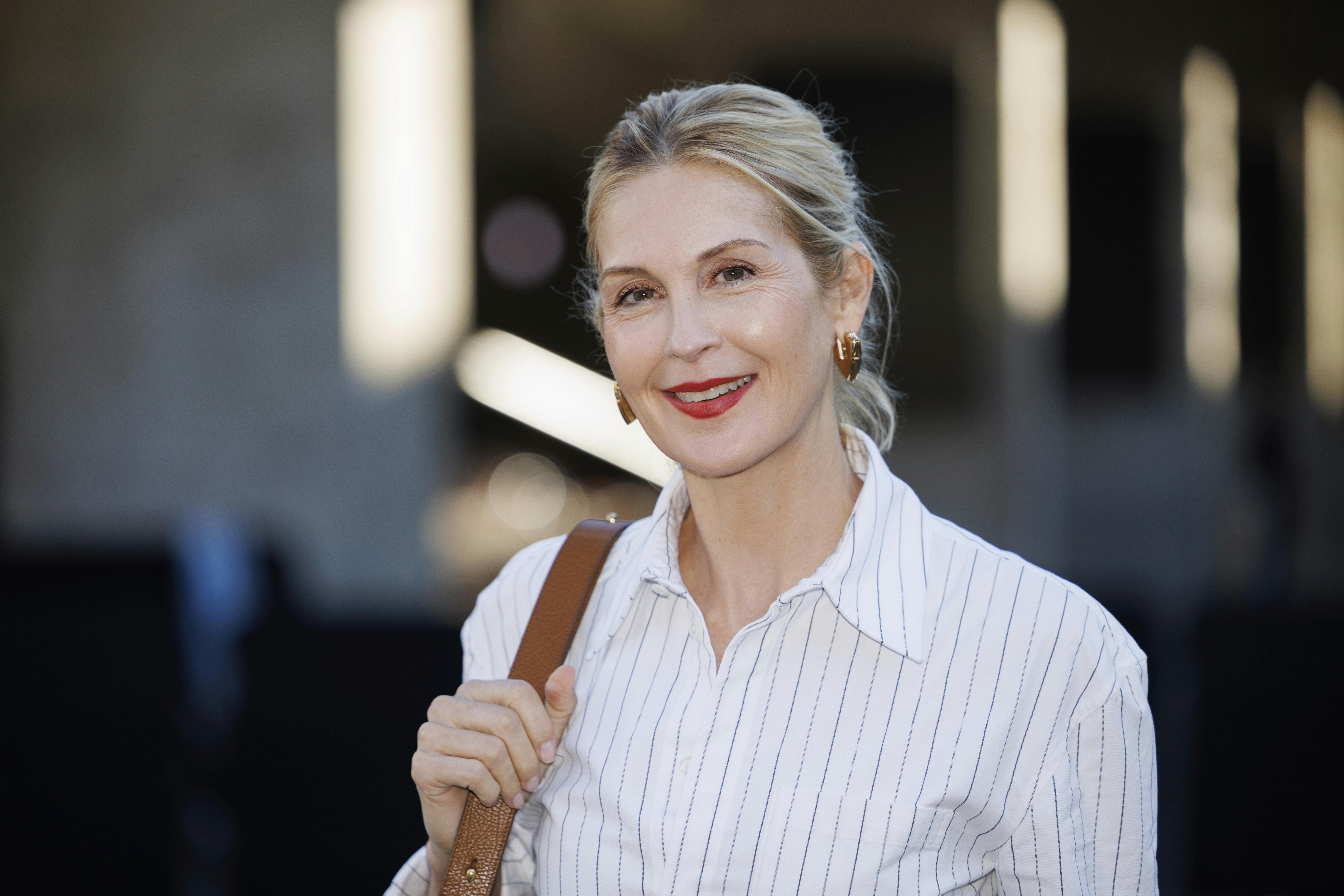 Kelly Rutherford arrives for the the Burberry Spring Summer 2025 fashion show on Monday, Sept. 16, 2024 in London. (Photo by Vianney Le Caer/Invision/AP)