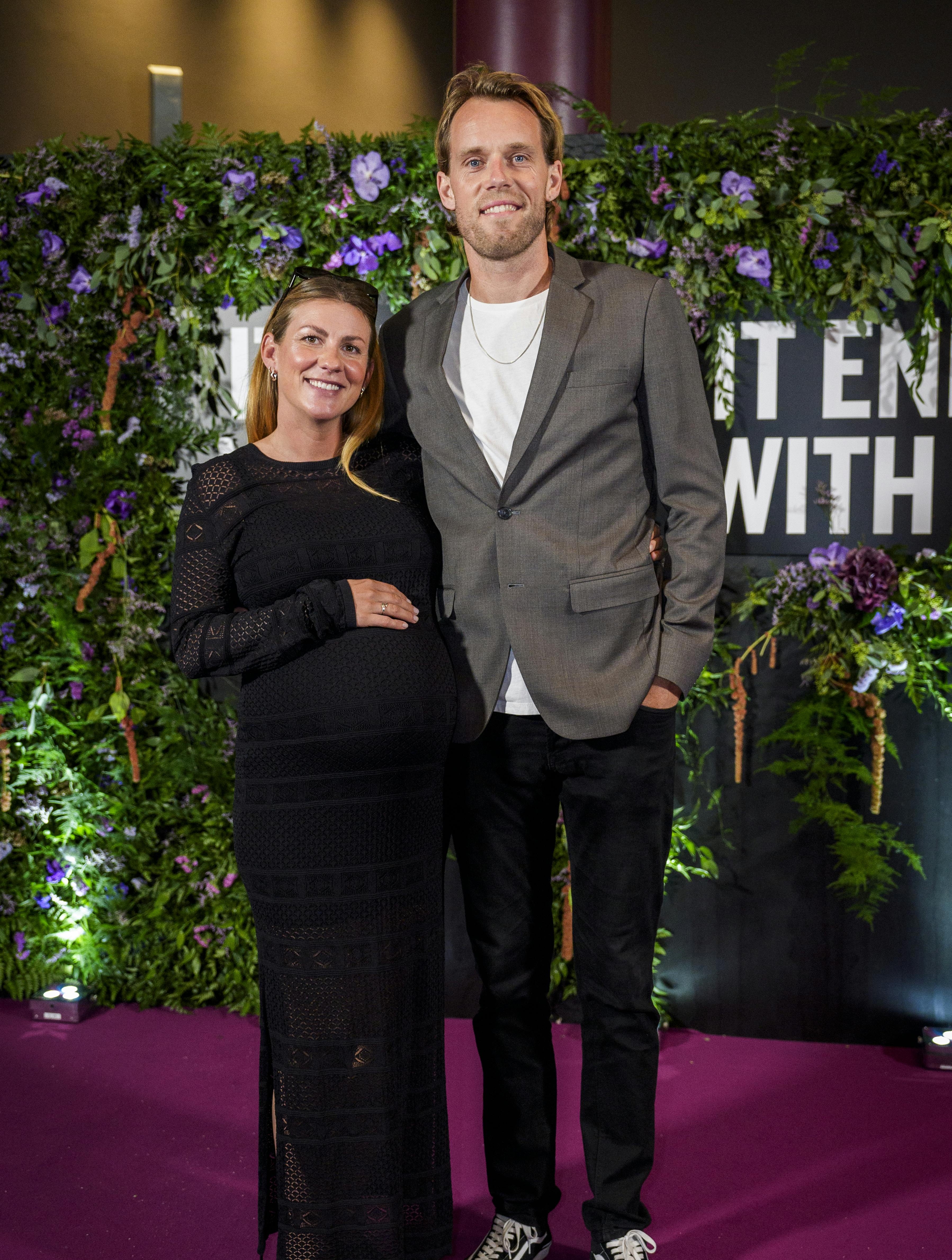 Mette sommer afslører babynavn