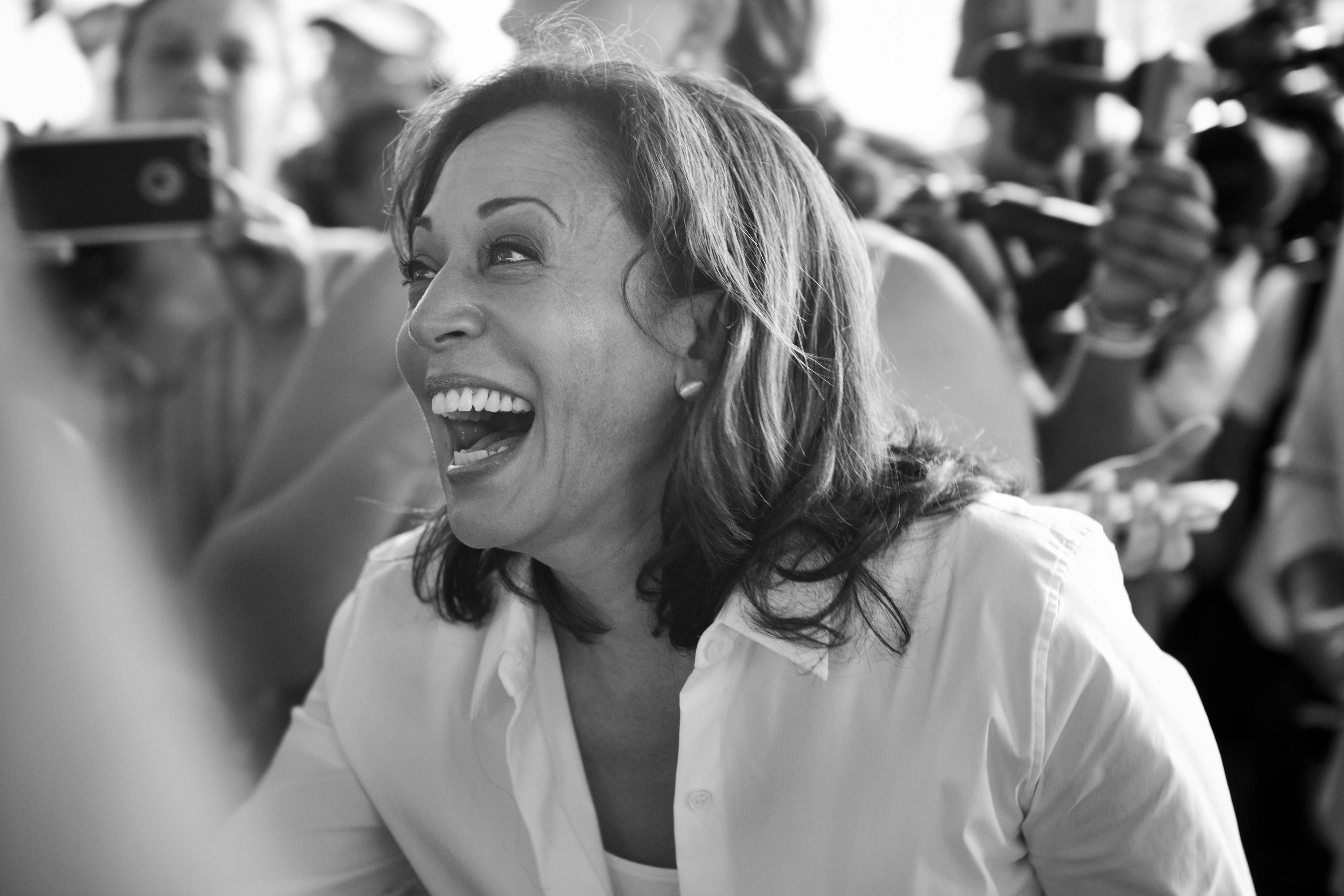 Kamala Harris er kendt for sit grin, som Republikanerne gerne gør grin med, men med humor har hun vundet manges hjerter.