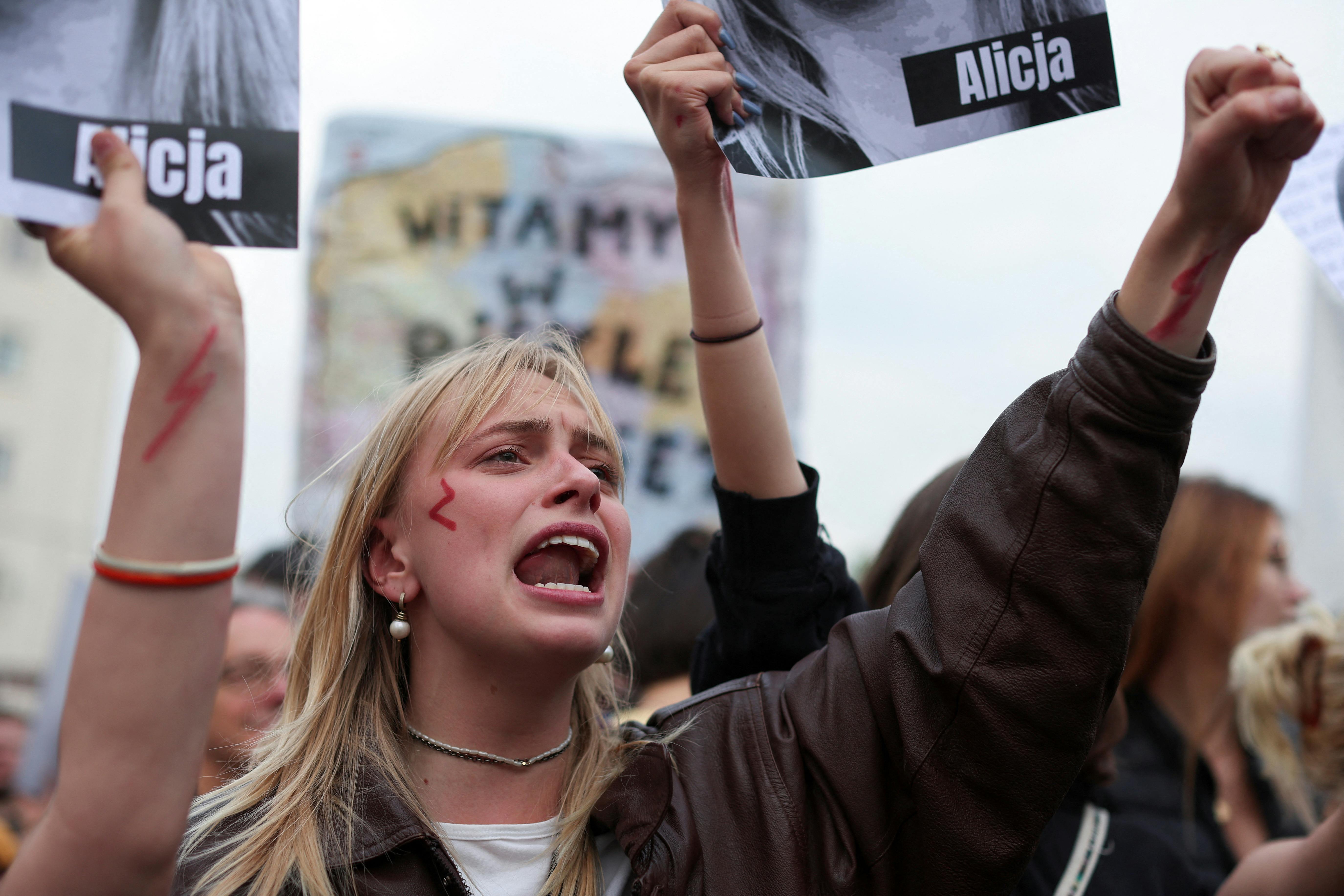 People take part in a protest, after a pregnant woman died in hospital in an incident campaigners say is the fault of Poland's laws on abortion, which are some of the most restrictive in Europe, in Warsaw, Poland June 14, 2023. REUTERS/Kacper Pempel