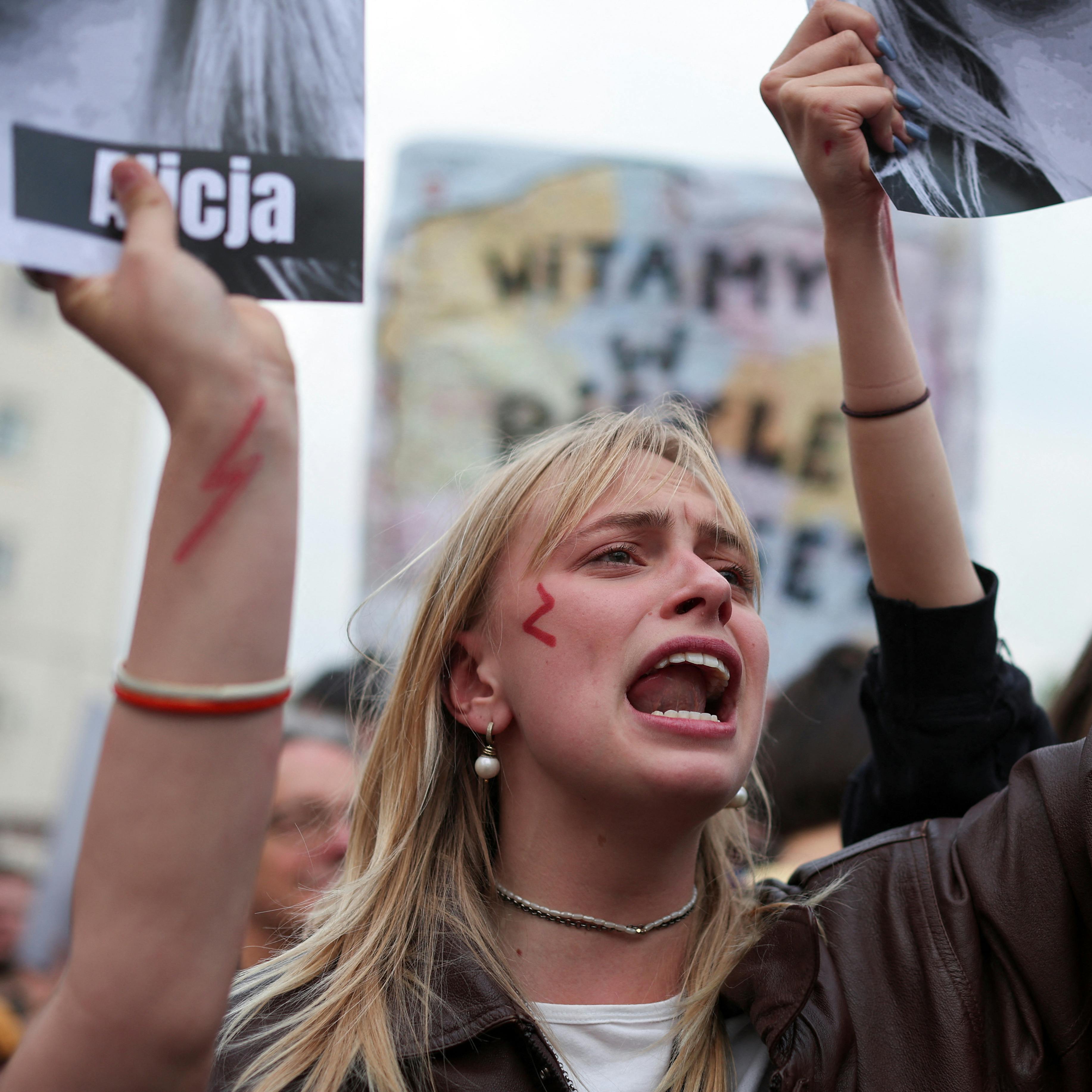 People take part in a protest, after a pregnant woman died in hospital in an incident campaigners say is the fault of Poland's laws on abortion, which are some of the most restrictive in Europe, in Warsaw, Poland June 14, 2023. REUTERS/Kacper Pempel