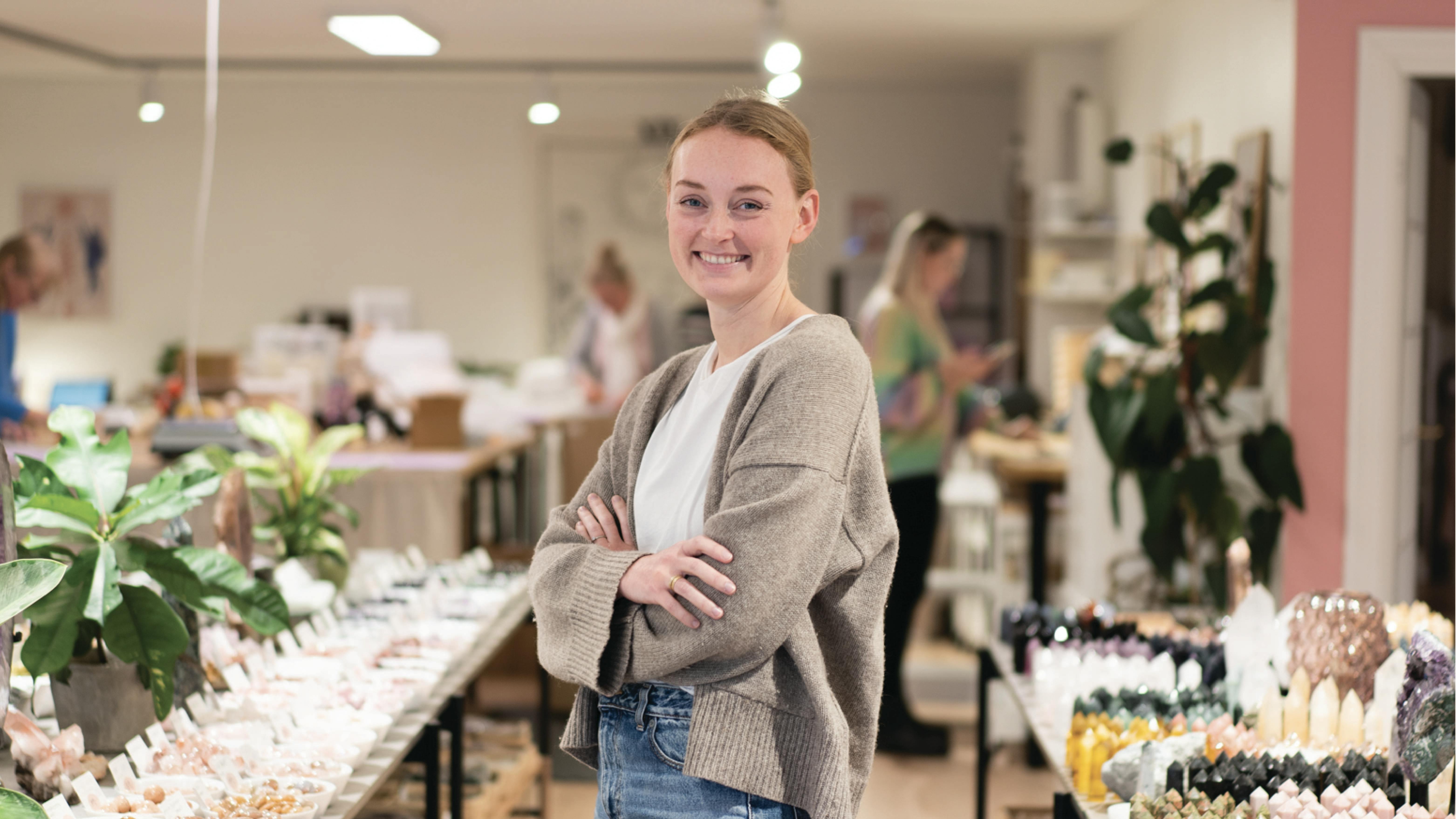 Ditte Kreuz i sin butik, der sælger krystaller