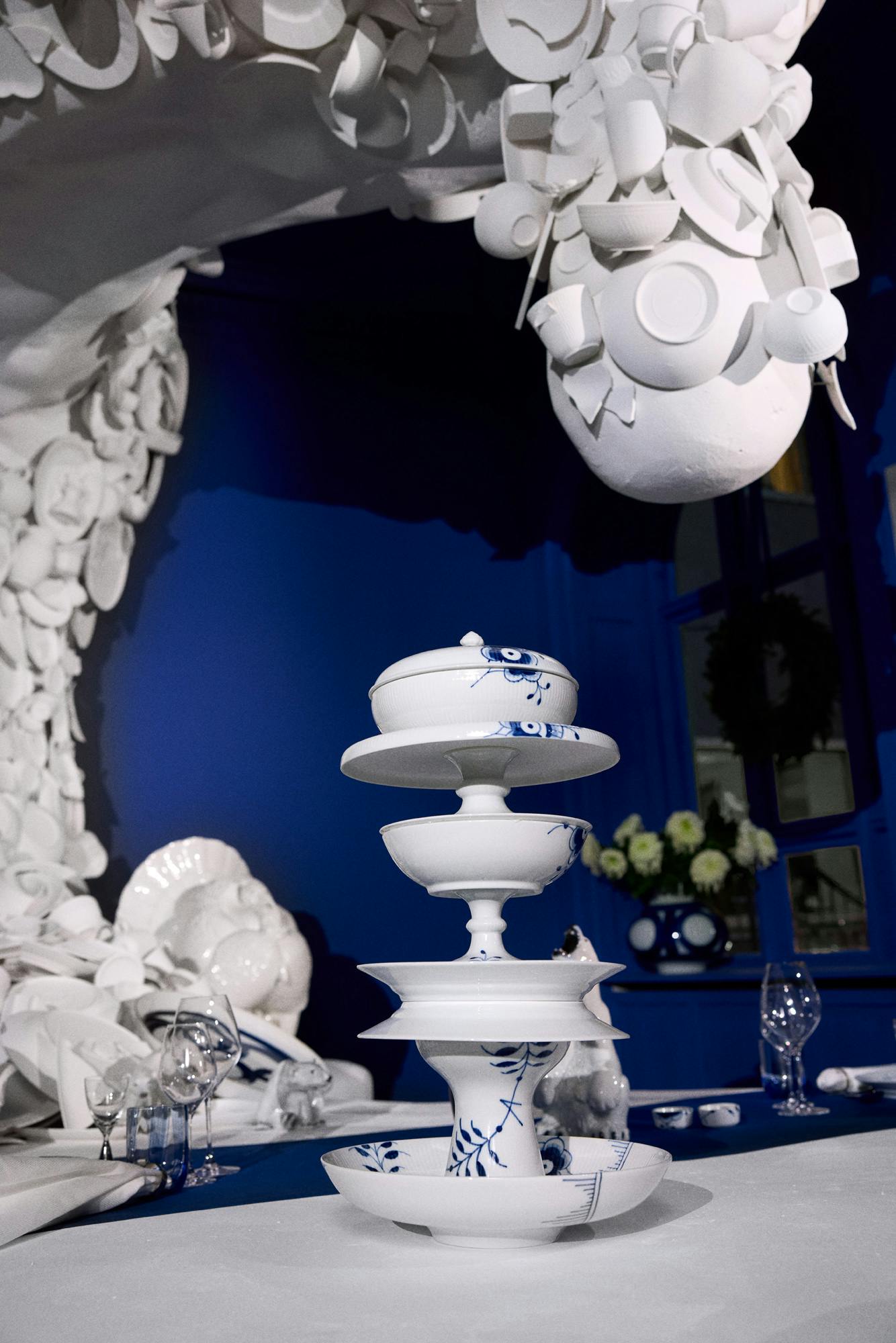 https://imgix.femina.dk/2024-11-15/Royal_Copenhagen_2024_Annual_Christmas_Tables_Julius_Vaernes_Iversen_06_72dpi.jpg