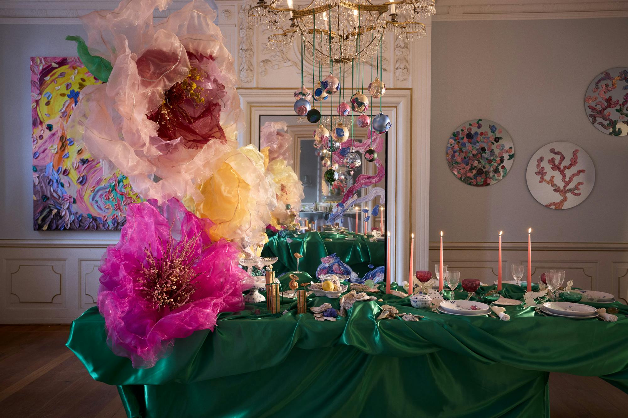 https://imgix.femina.dk/2024-11-15/Royal_Copenhagen_2024_Annual_Christmas_Tables_Poppykalas_01_72dpi_0.jpg