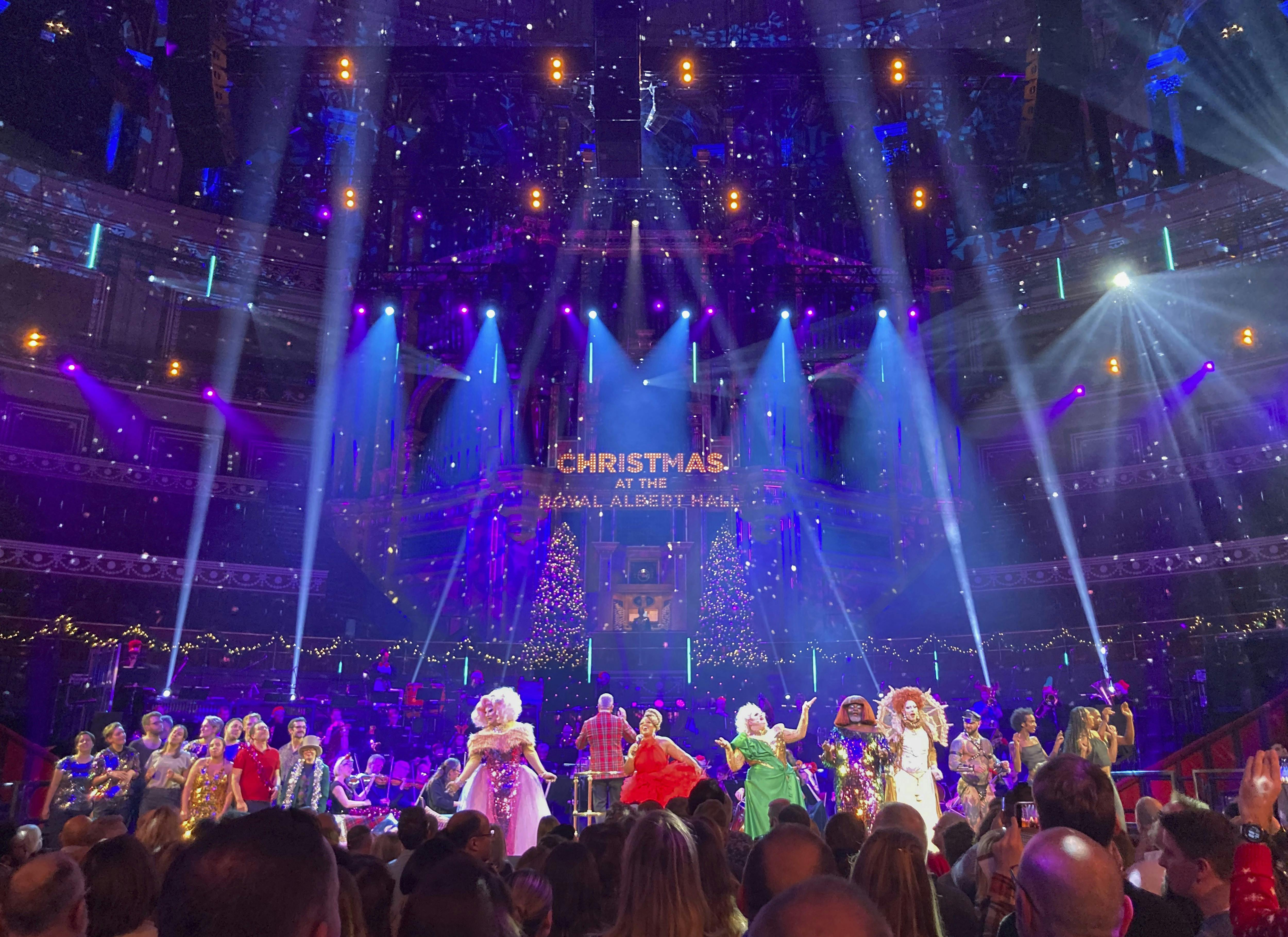 https://imgix.femina.dk/2024-11-28/Royal-Albert-Hall-Christmas-Gayity.jpg