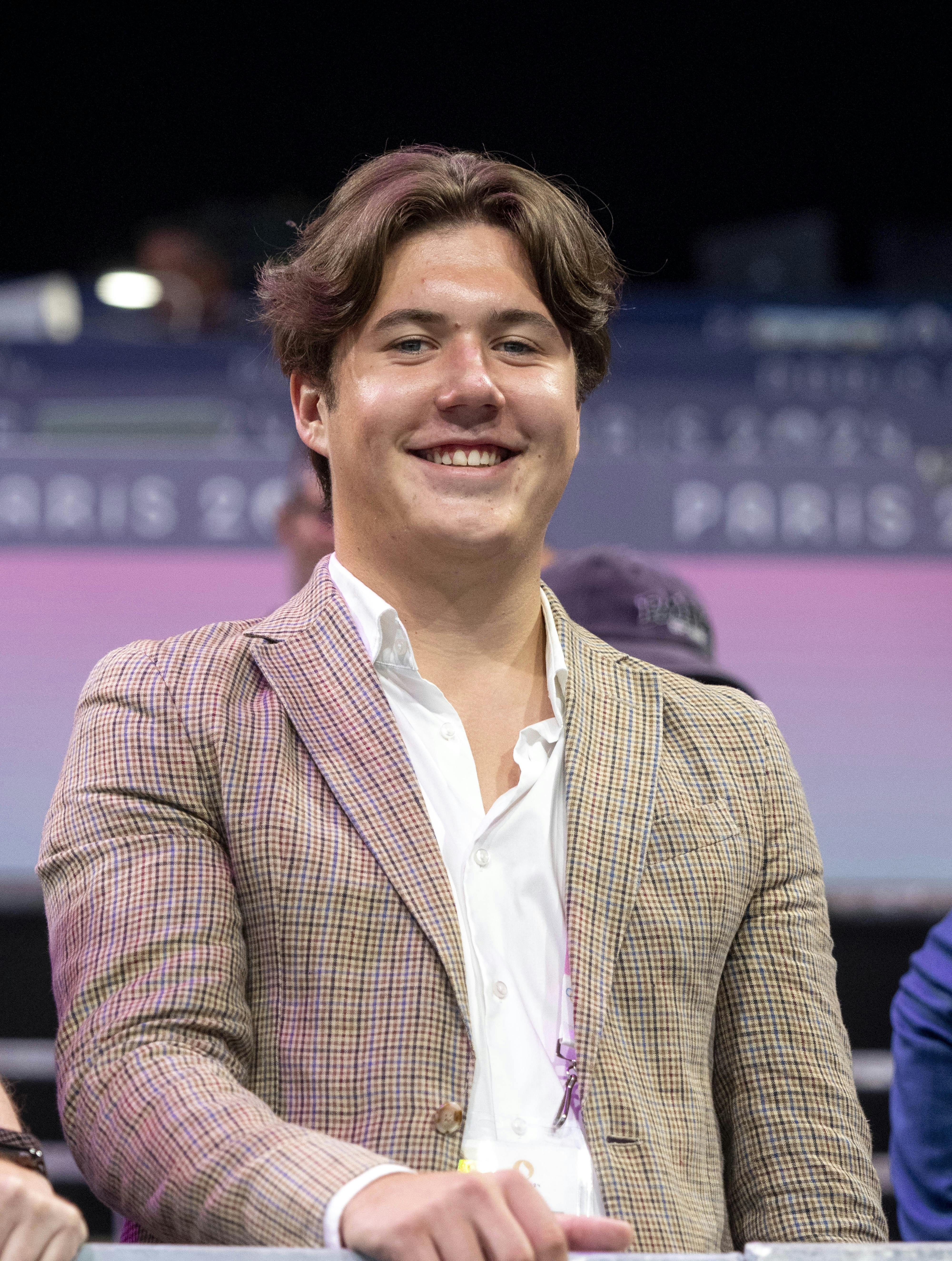 OL Paris 2024Danmarks vandt OL guld.Danmark smadrer TysklandKong Frederik og Kronprins FrederikHåndboldherrernes familiemedlemmer var mødt talstærkt op i Lille i Frankrig, hvor de efter sejren over Tyskland overøste spillerne med ros og kærlighed..