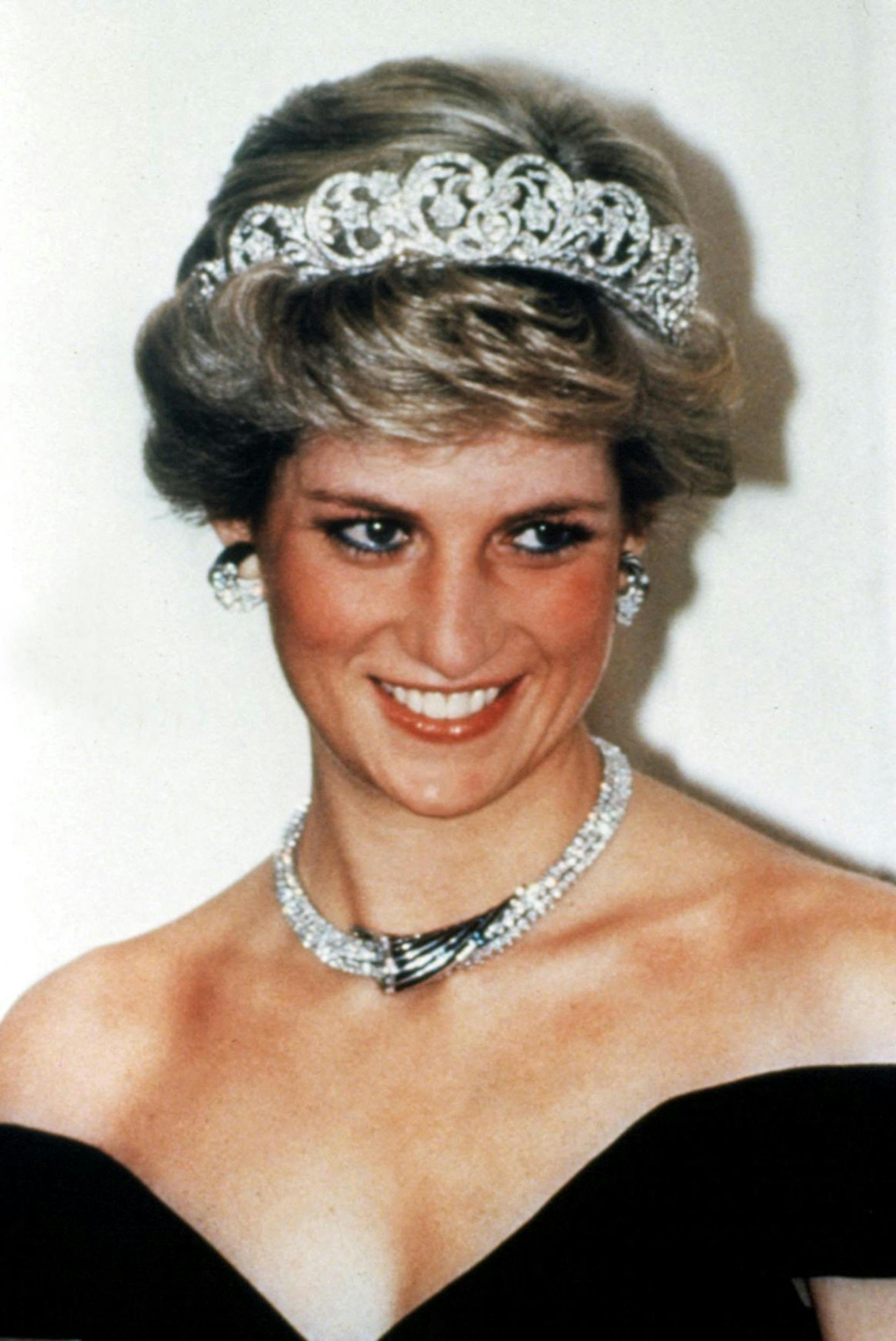 Princess Diana, 1987 (Mega Agency TagID: MEGAEPSDPRDIEC001_337536.jpg) [Photo via Mega Agency]