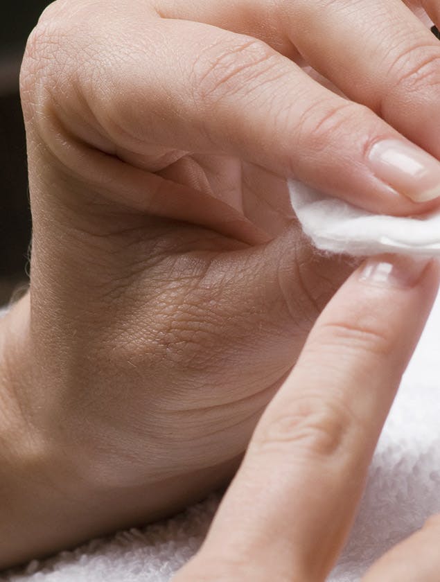 Fjernelse af neglelak