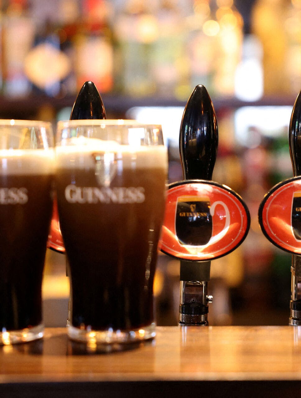 Københavnske barer hamstrer Guinness-øl for at have nok: ”Vi har skabt et monster”