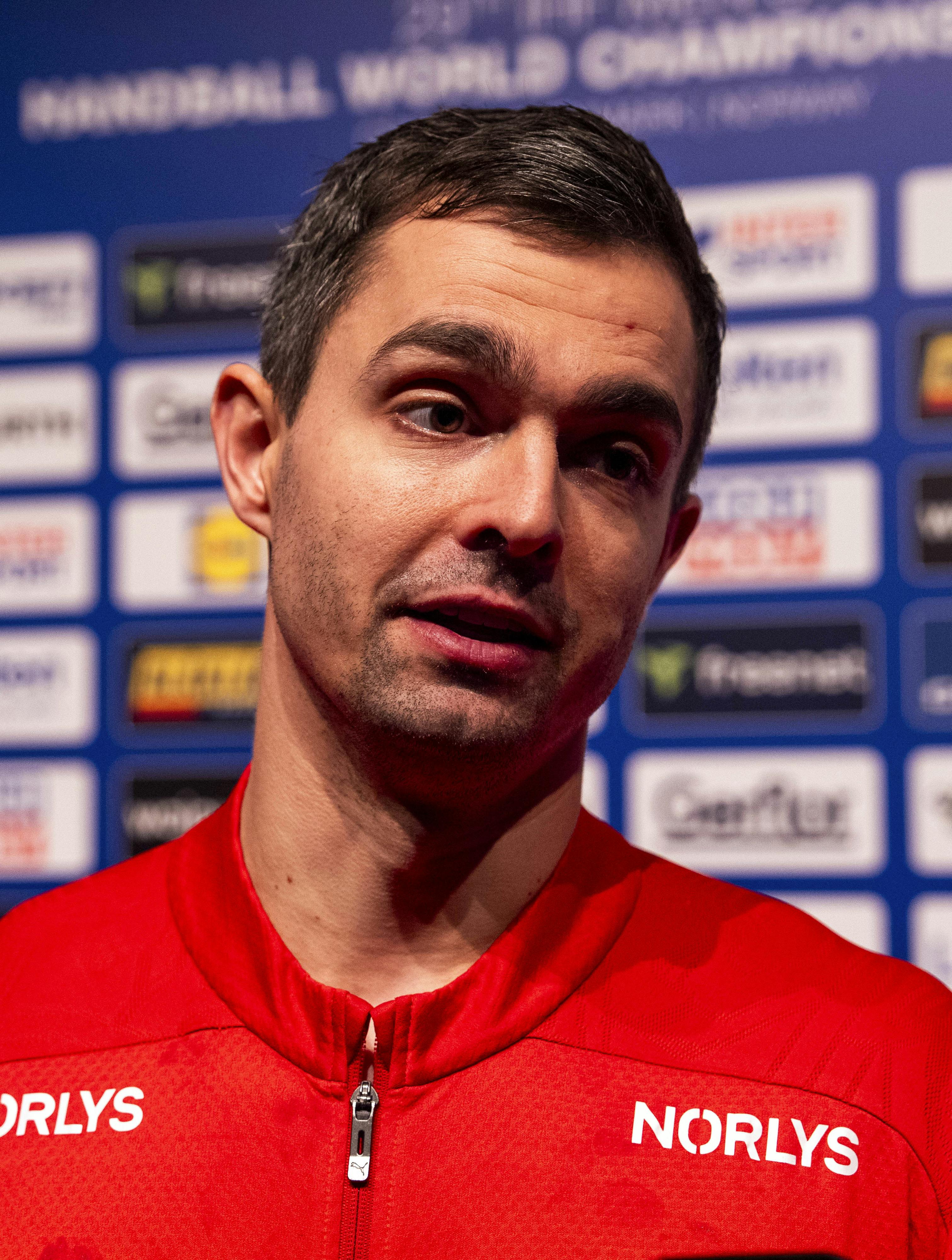 Rasmus Lauge deler lykkelig nyhed i familien: "Det bliver til juni engang"