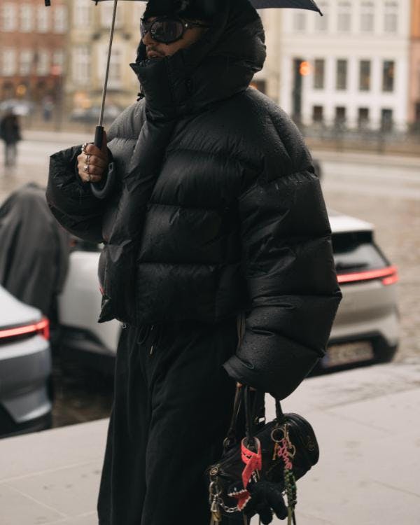 https://imgix.femina.dk/2025-02-04/AW25-Copenhagen-Fashion-Week-Street-Style-Noor-u-nisa-50.jpg