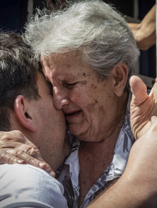 Benamputationer, bomber og børn på flugt: Ny fotobog skildrer et Ukraine i krigens skygge