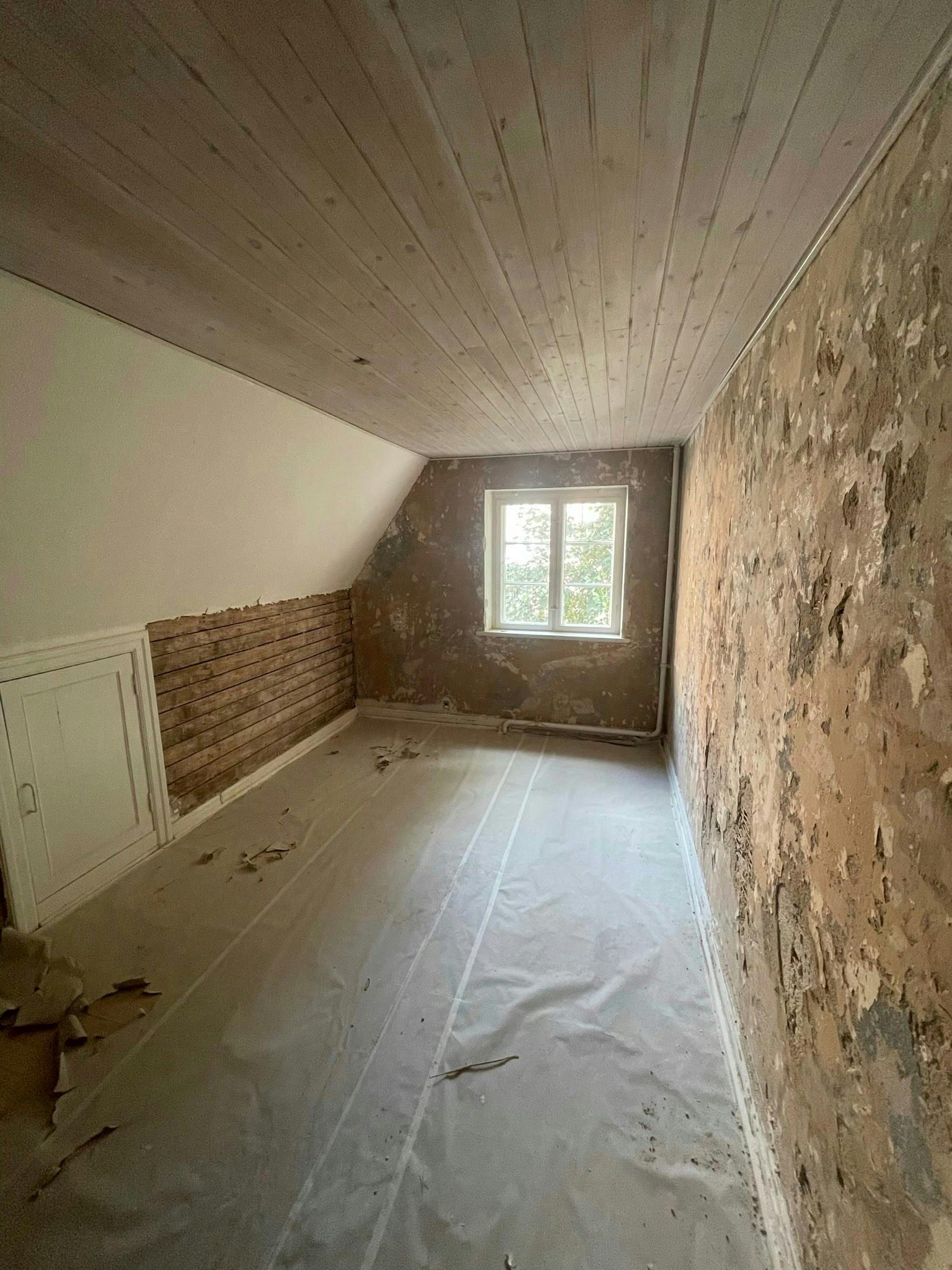 Inden børneværelset for alvor tog form, blev det gamle revet ned.