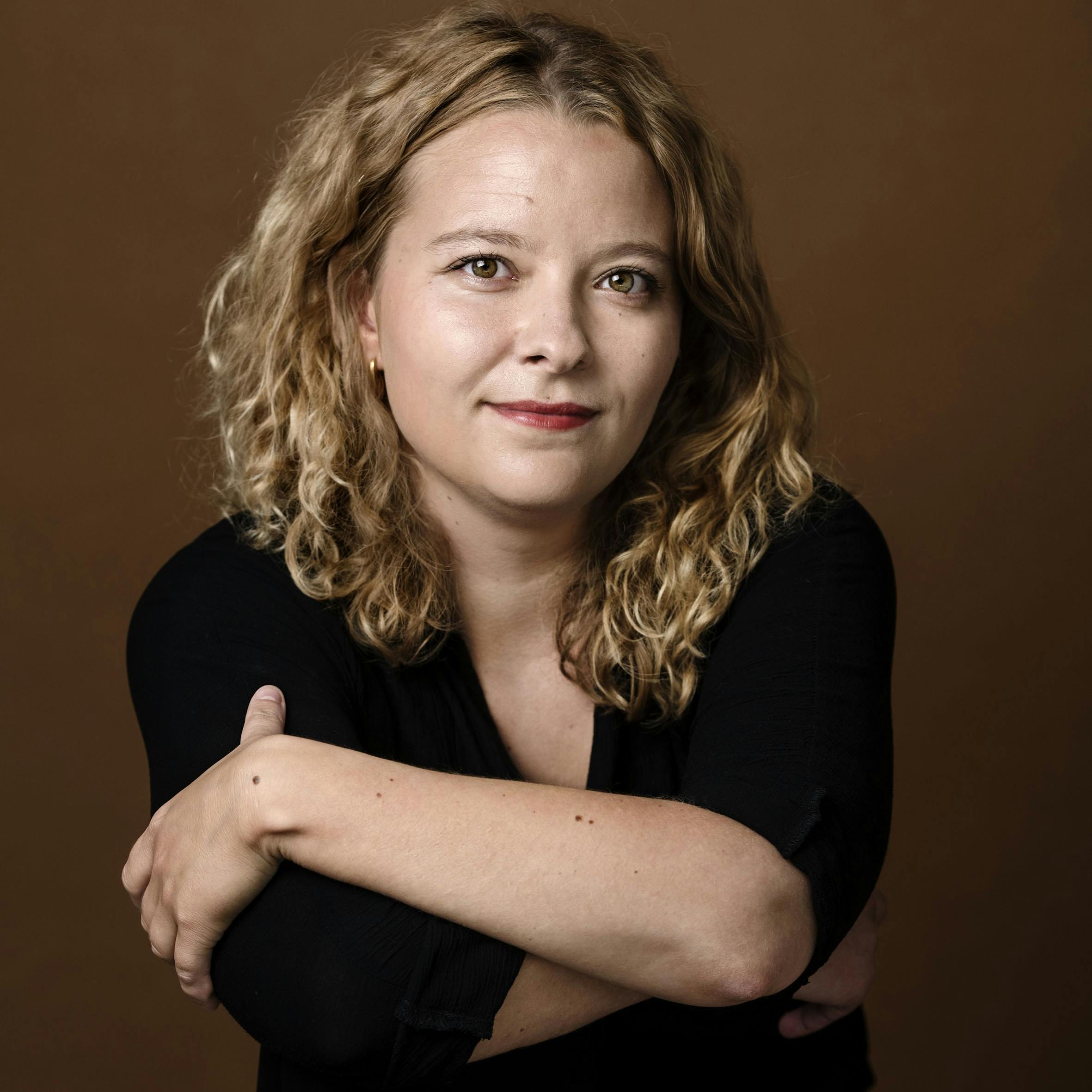 https://imgix.femina.dk/2025-02-25/Spinterview04-Johanne_Bille_foto-af-Les__Kaner_0001.jpg