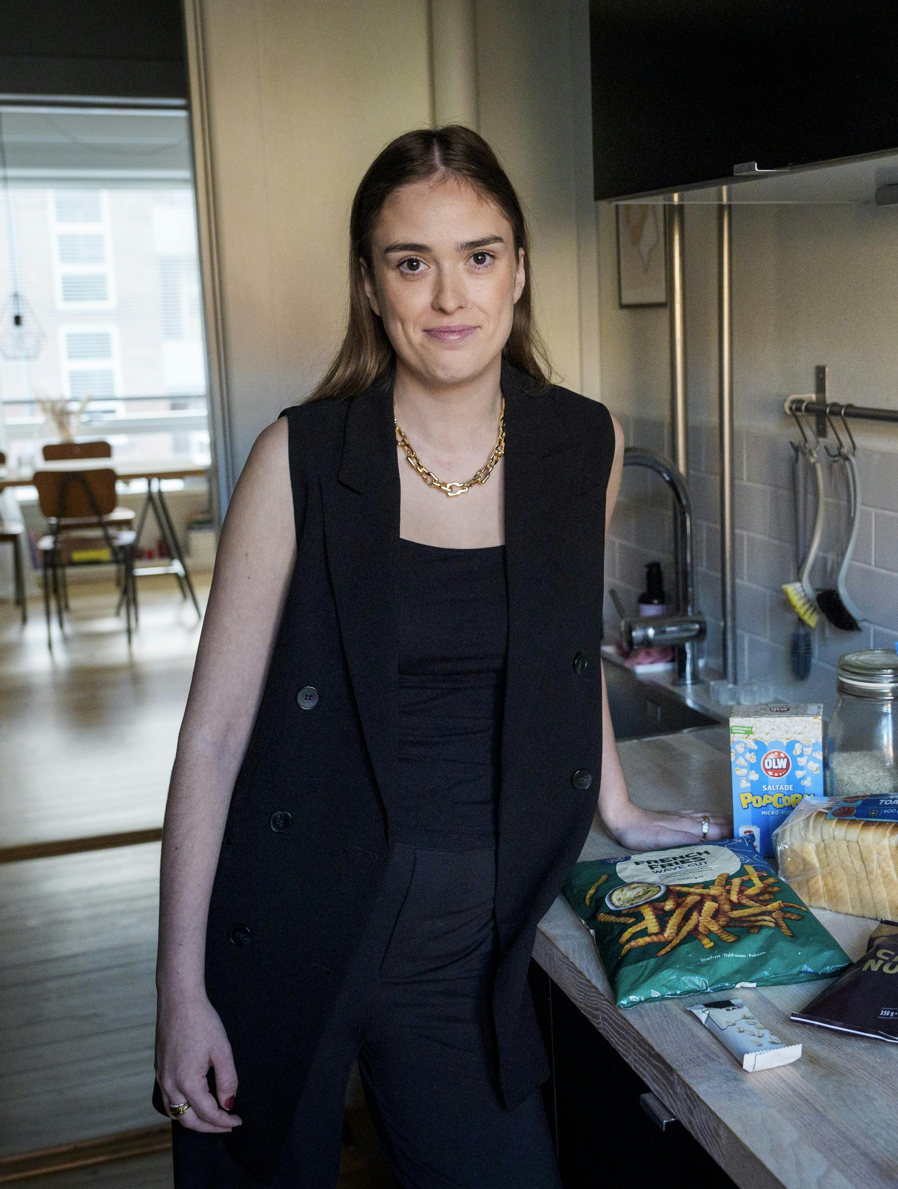 Emilie drømmer om at få et normalt forhold til mad. Hun lider af ARFID, og hendes restriktive spisning gør det svært for hende at møde nye mennesker.