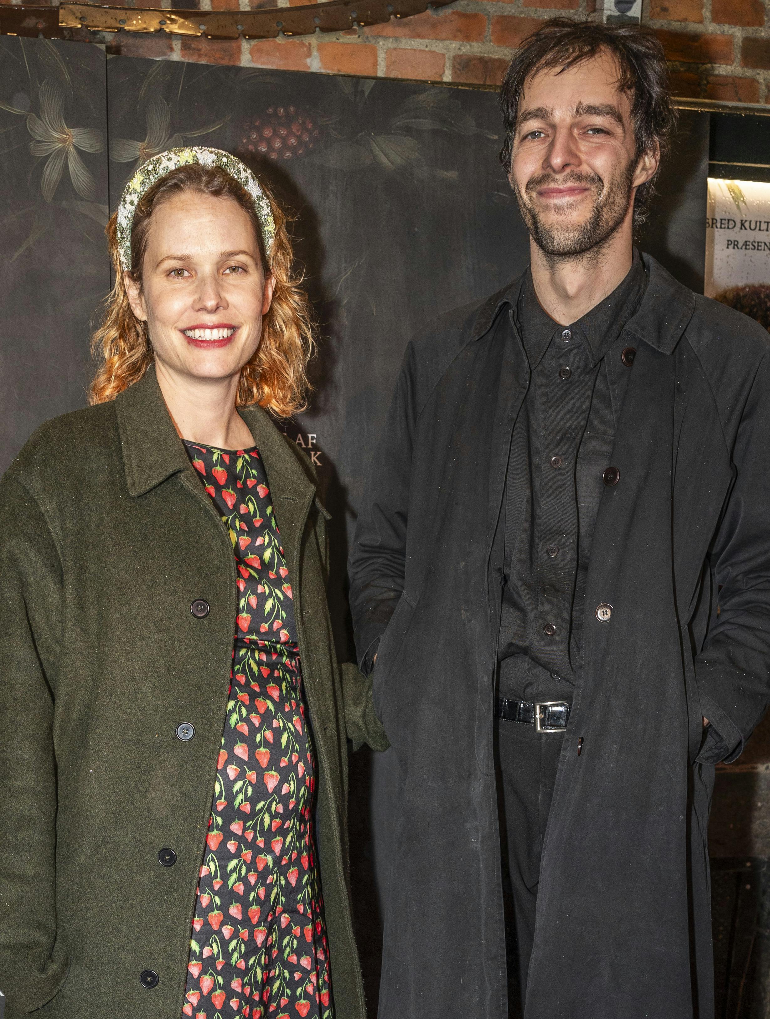 Oh Land og hendes mand Adi Zukanović til premieren på 'Slave af Danmark'.