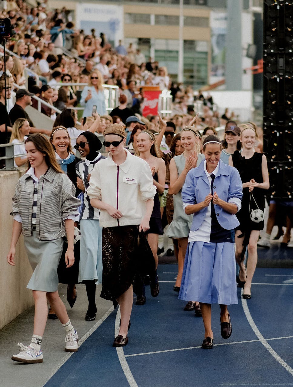 modeugen og syv brands får kritik