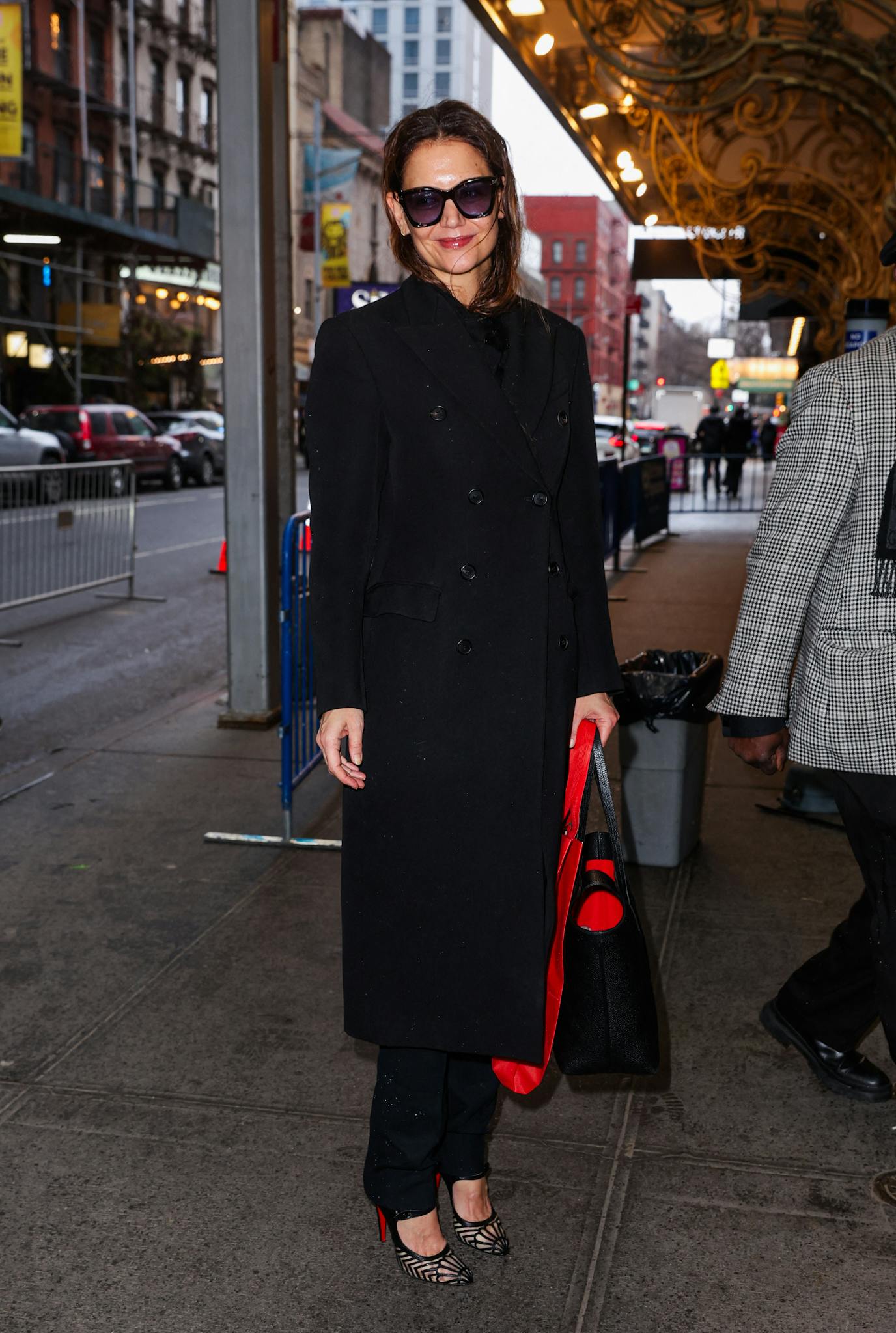 Katie Holmes is all smiles while arriving to her final performance of her Broadway Show Our Town this afternoon in New York City. 19 Jan 2025 Pictured: Katie Holmes is all smiles while arriving to her final performance of her Broadway Show Our Town this afternoon in New York City. Photo credit: Eric Kowalsky / MEGA TheMegaAgency.com sales@mega.global (Mega Agency TagID: MEGA1256886_005.jpg) [Photo via Mega Agency]