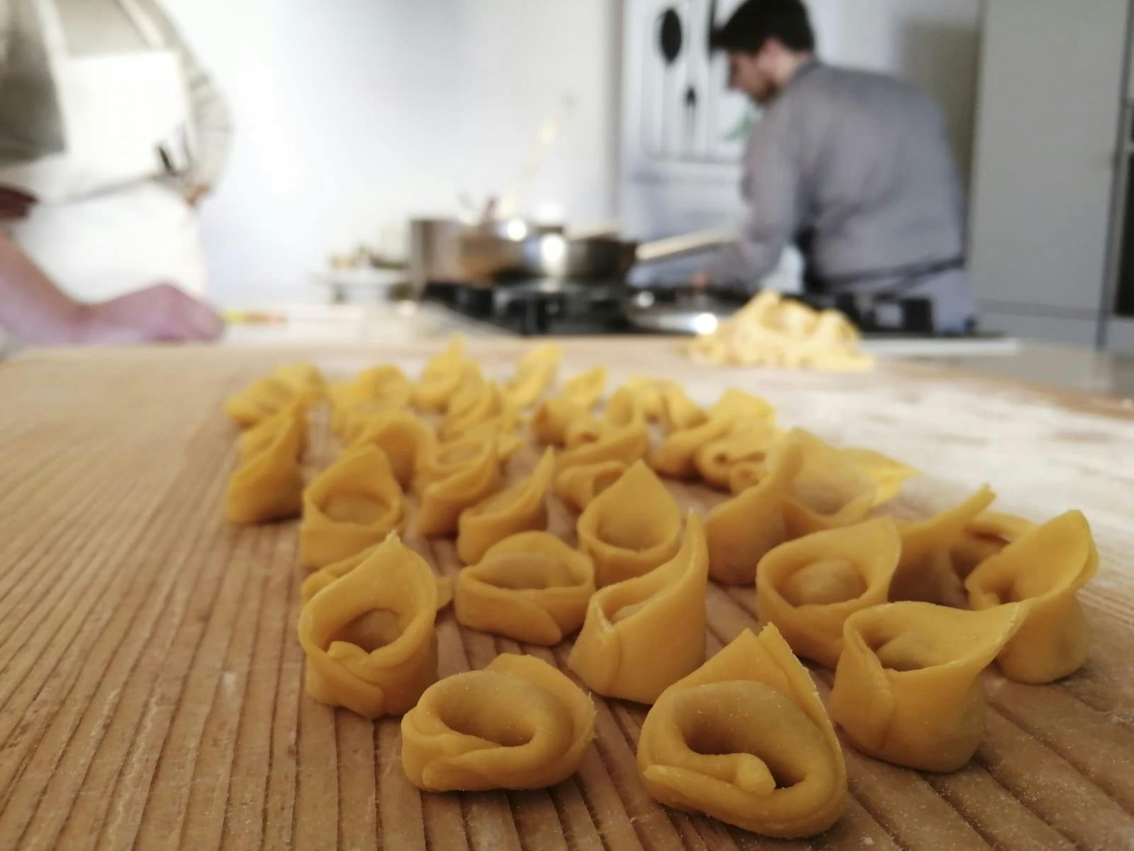 https://imgix.femina.dk/2025-03-17/13-Tortellino-foto-Modenatur.jpg