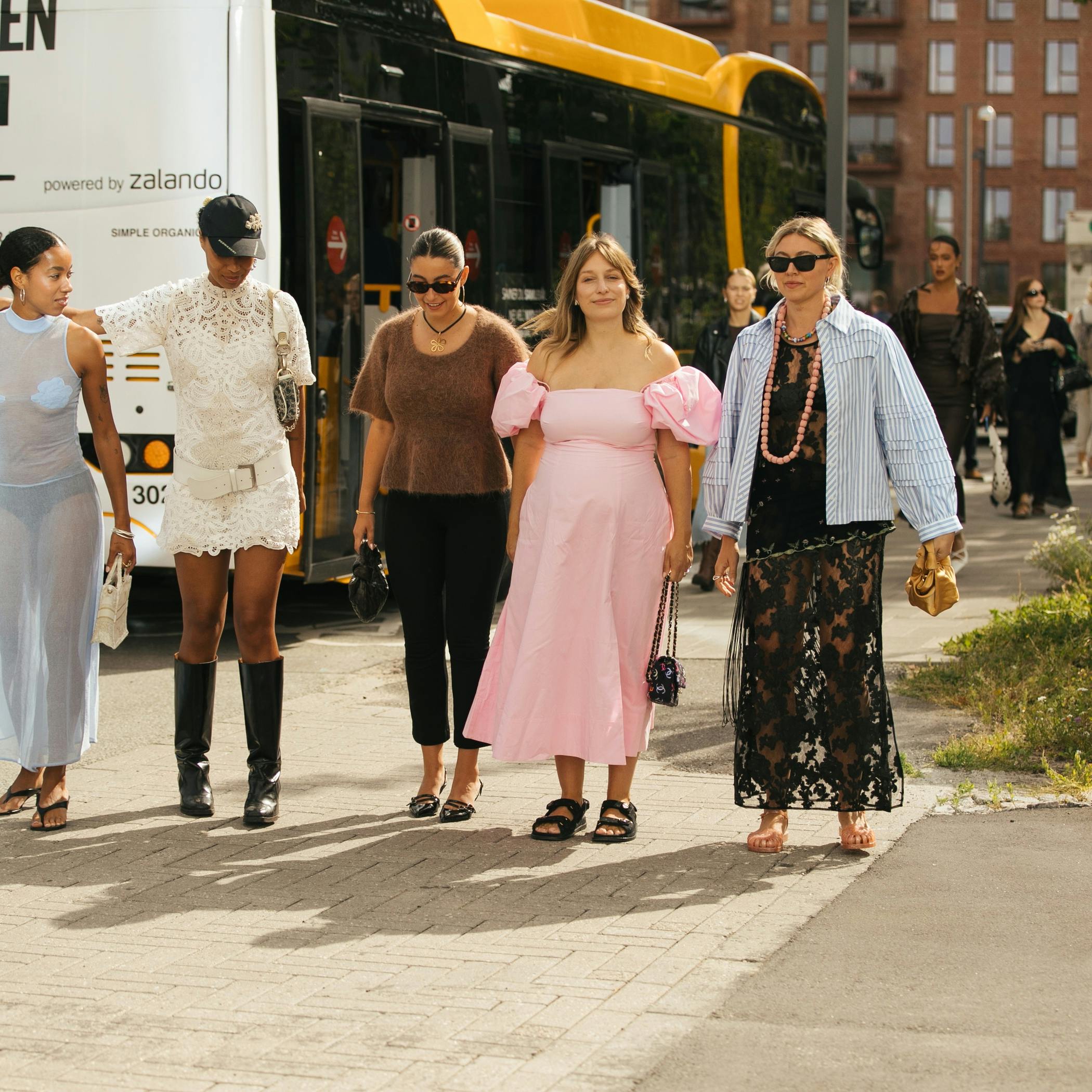 https://imgix.femina.dk/2025-03-26/SS25-Copenhagen-Fashion-Week-Streestyle-Day4-Noor-u-Nisa-3.jpg