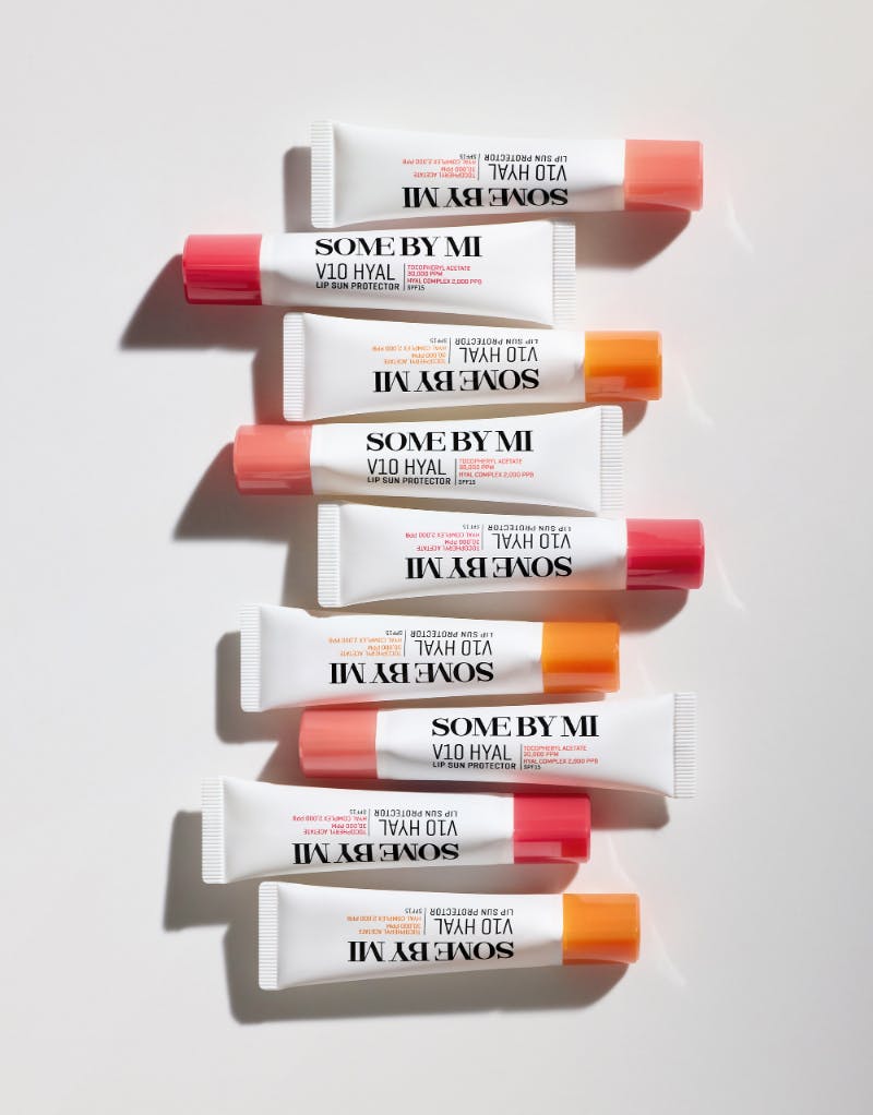 https://imgix.femina.dk/2025-04-06/Some-By-Mi---V10-Hyal-Lip-Sun-Protector-SPF-15-%23Rosy-2.jpg