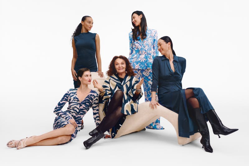 https://imgix.femina.dk/2025-04-07/Zalando_DVF_PR_Exclusive_4_3x2.jpg
