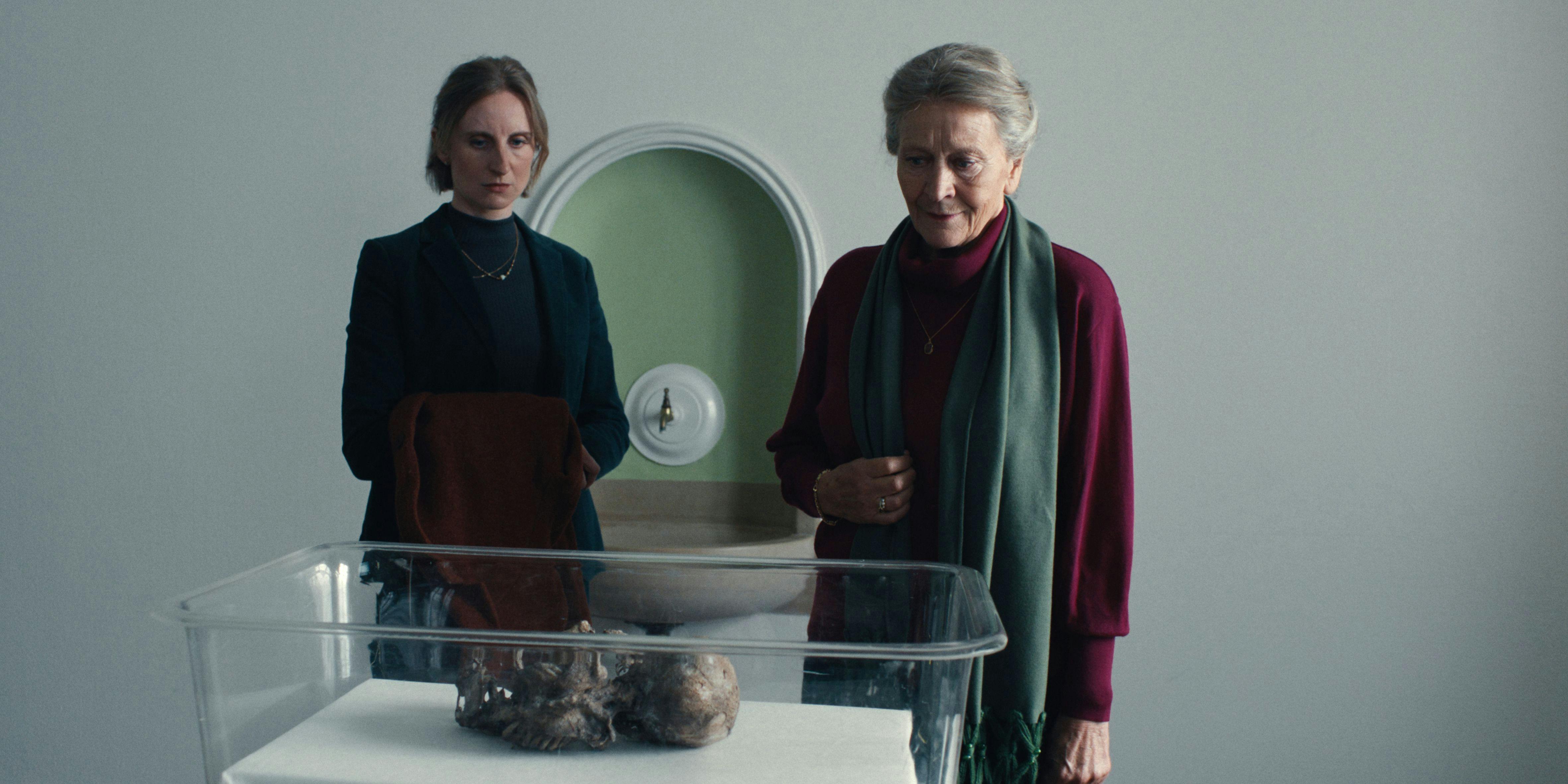 Rikke Eberhardt Isen og Ulla Henningsen i 'Generationer'