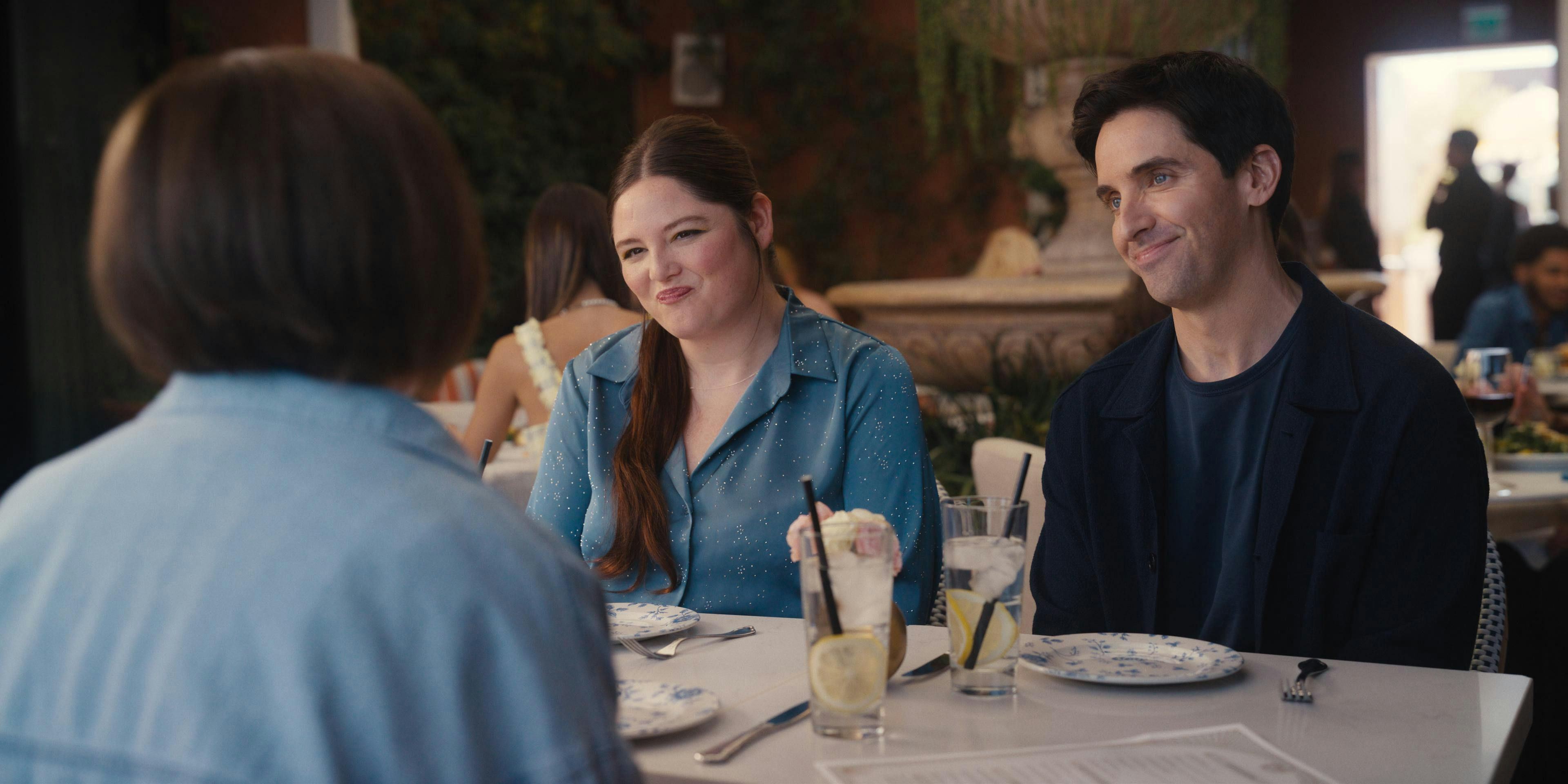 Megan Statler og Paul W. Downs i 'Hacks' sæson 4