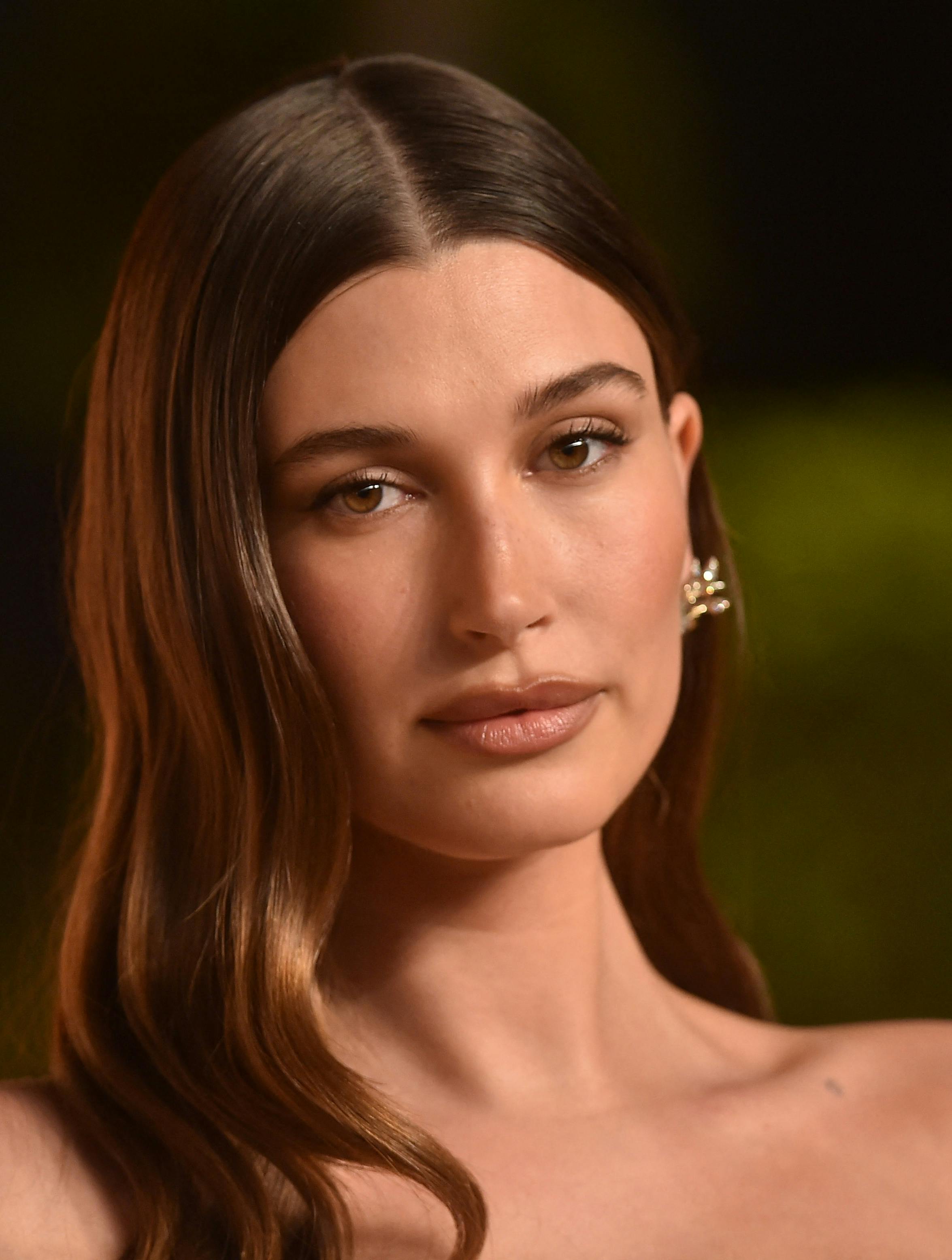 Hailey Bieber om cyster på æggestokkene