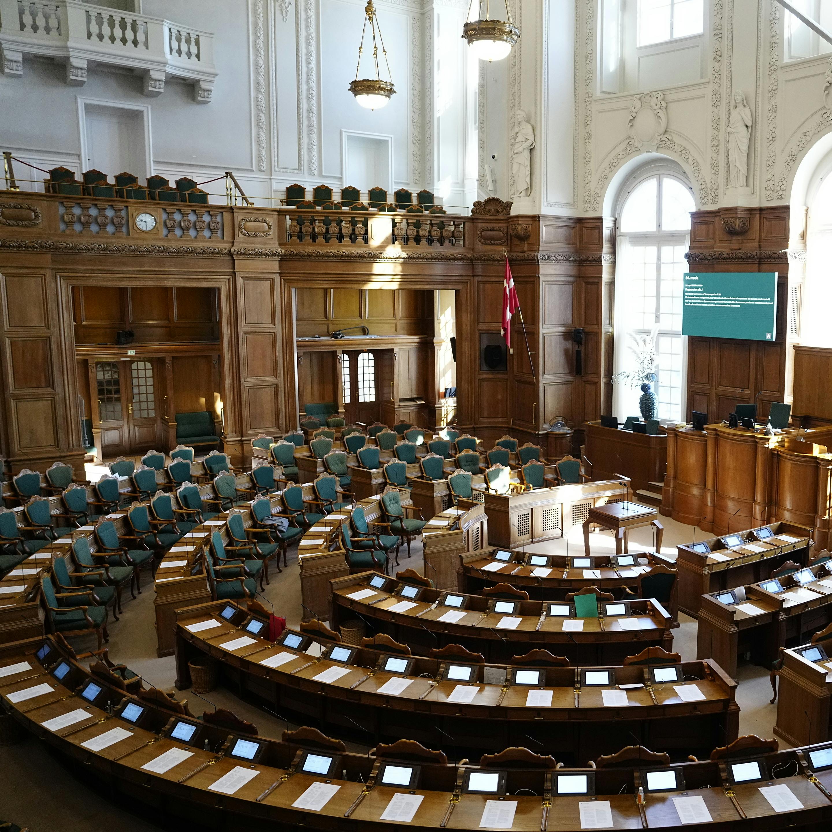 Møde i salen med afstemning om mistillid til klima-, energi- og forsyningsministeren i Folketingssalen på Christiansborg torsdag den 24. april 2025.