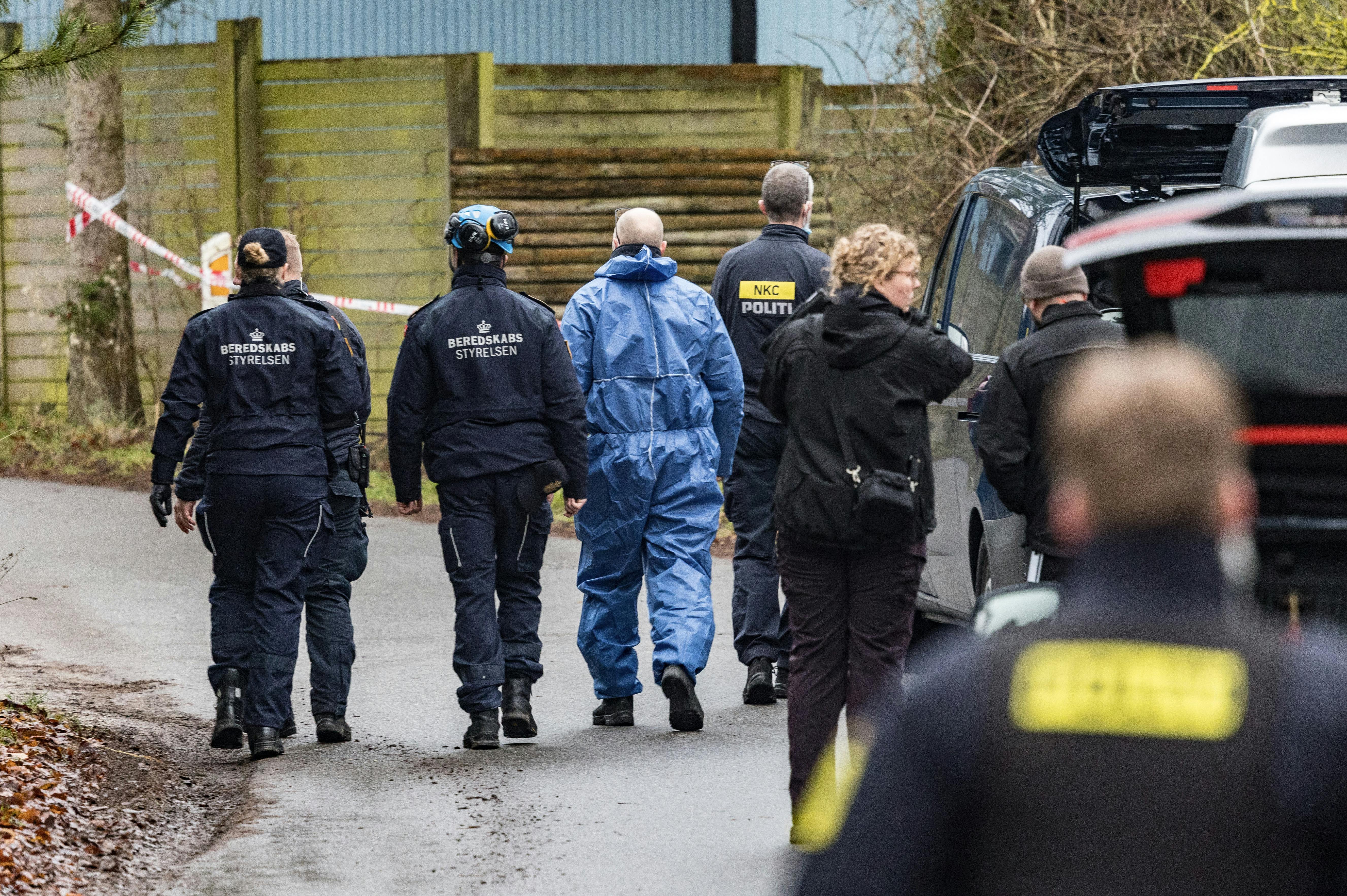 Politi og kriminalteknikere arbejder i Holme Olstrup, fredag den 28. februar 2025. Beredskabsstyrelsen er mødt frem til stedet. Sydsjællands- og Lolland-Falsters Politi er fredag til stede på adresse, hvor der er fundet en død person i Holme-Olstrup i nærheden af Næstved. Det skriver politiet i et opslag på det sociale medie X. Politiet skriver, at man er i gang med at undersøge de nærmere omstændigheder om dødsfaldet. De pårørende er underrettet. Ritzau.