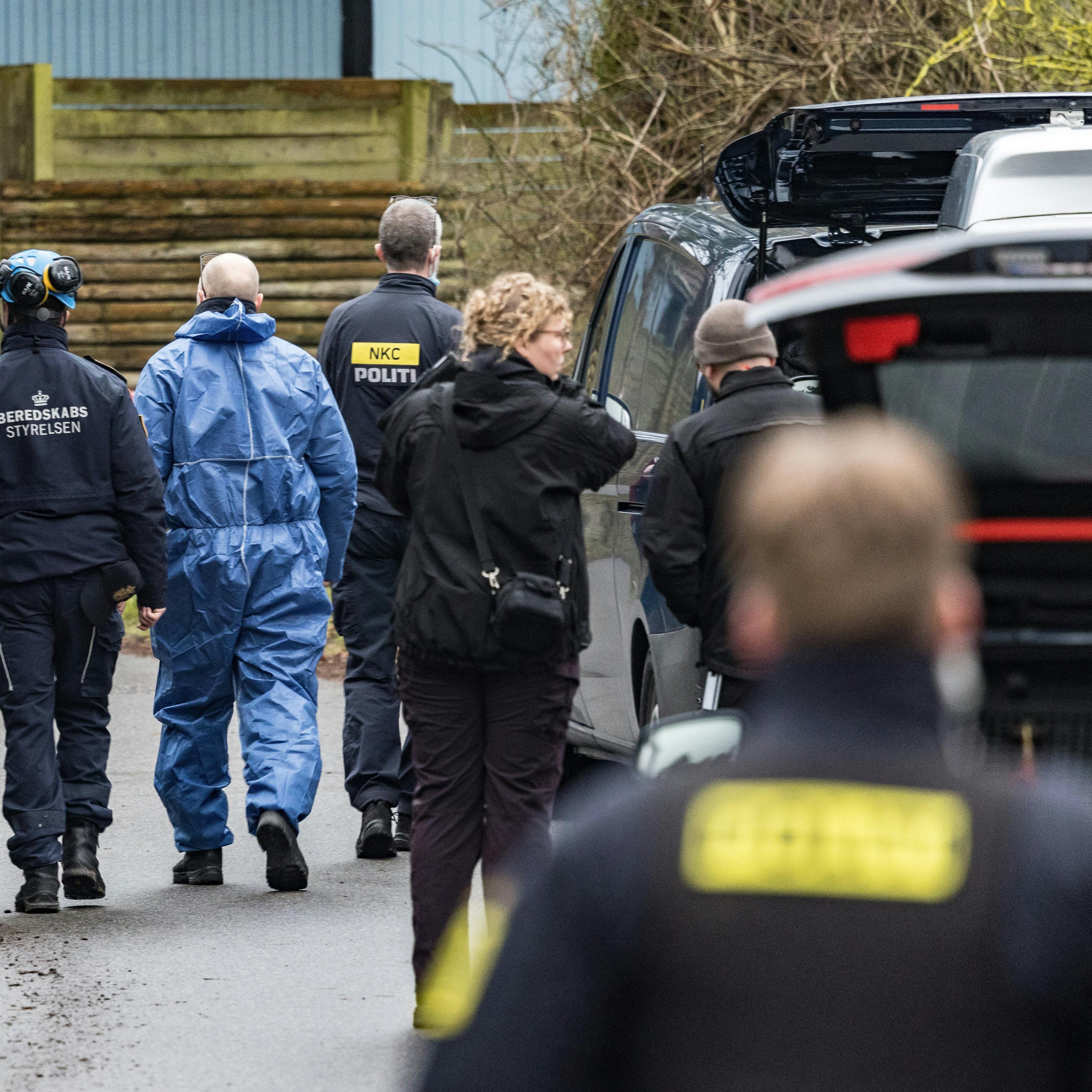 Politi og kriminalteknikere arbejder i Holme Olstrup, fredag den 28. februar 2025. Beredskabsstyrelsen er mødt frem til stedet. Sydsjællands- og Lolland-Falsters Politi er fredag til stede på adresse, hvor der er fundet en død person i Holme-Olstrup i nærheden af Næstved. Det skriver politiet i et opslag på det sociale medie X. Politiet skriver, at man er i gang med at undersøge de nærmere omstændigheder om dødsfaldet. De pårørende er underrettet. Ritzau.
