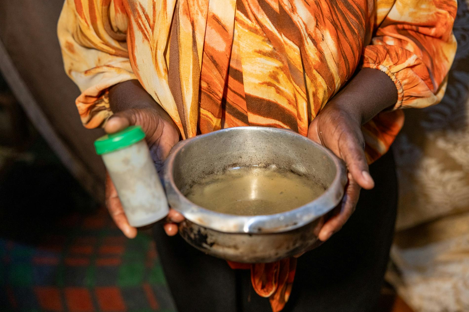 'Herbalisten' viser her de ting, hun giver de kvinder, der vil have en illegal abort.