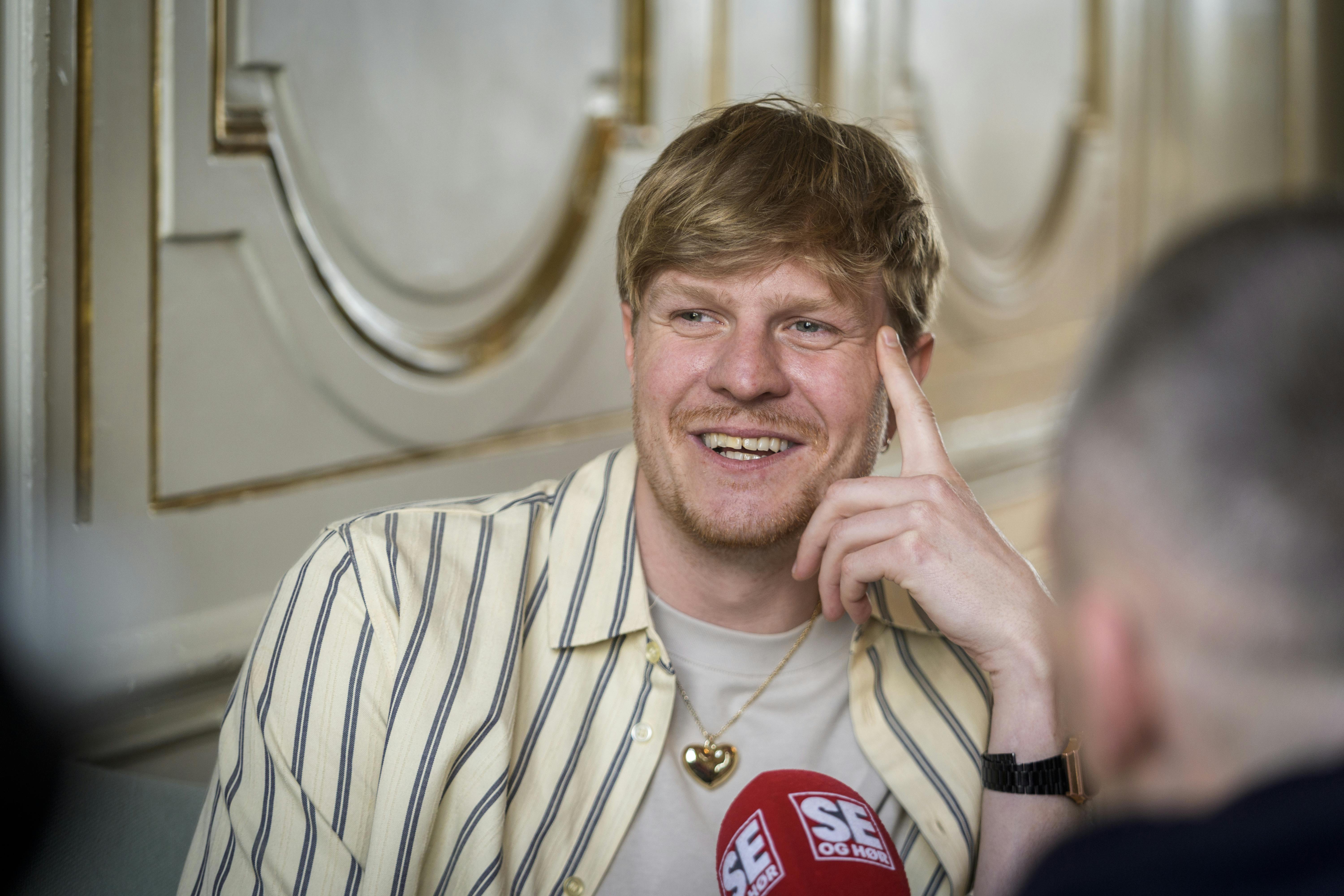 Victor Lander blev kørt rundt i "Forræder"-manegen af Sarah Grünewald.