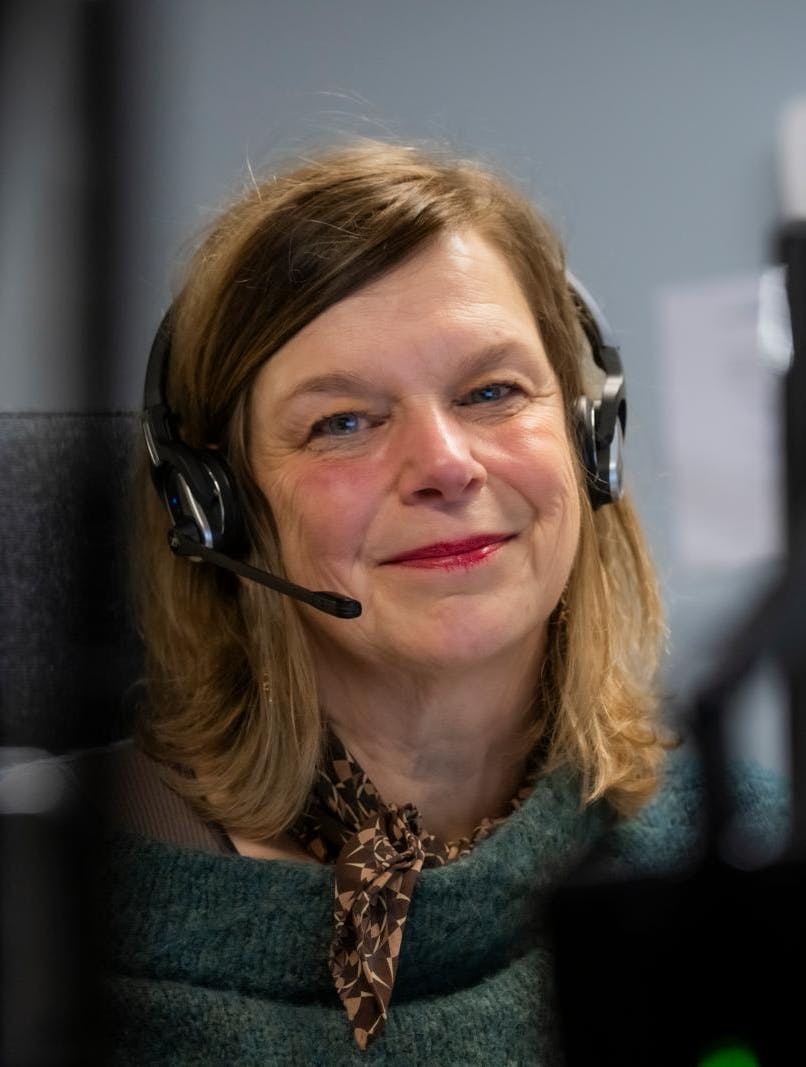 Helle Enghardt får også talt om sin egen sorg, når hun besvarer opkald fra andre, der har mistet en nær.