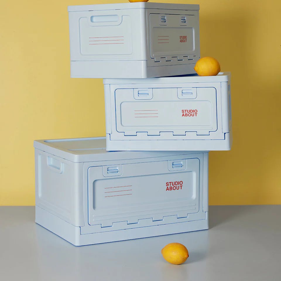 https://imgix.femina.dk/2025-05-09/box-blue-storage_studio-about-2_c45d89ea-5feb-4016-905c-2c7f495f514f_960x_crop_center.png