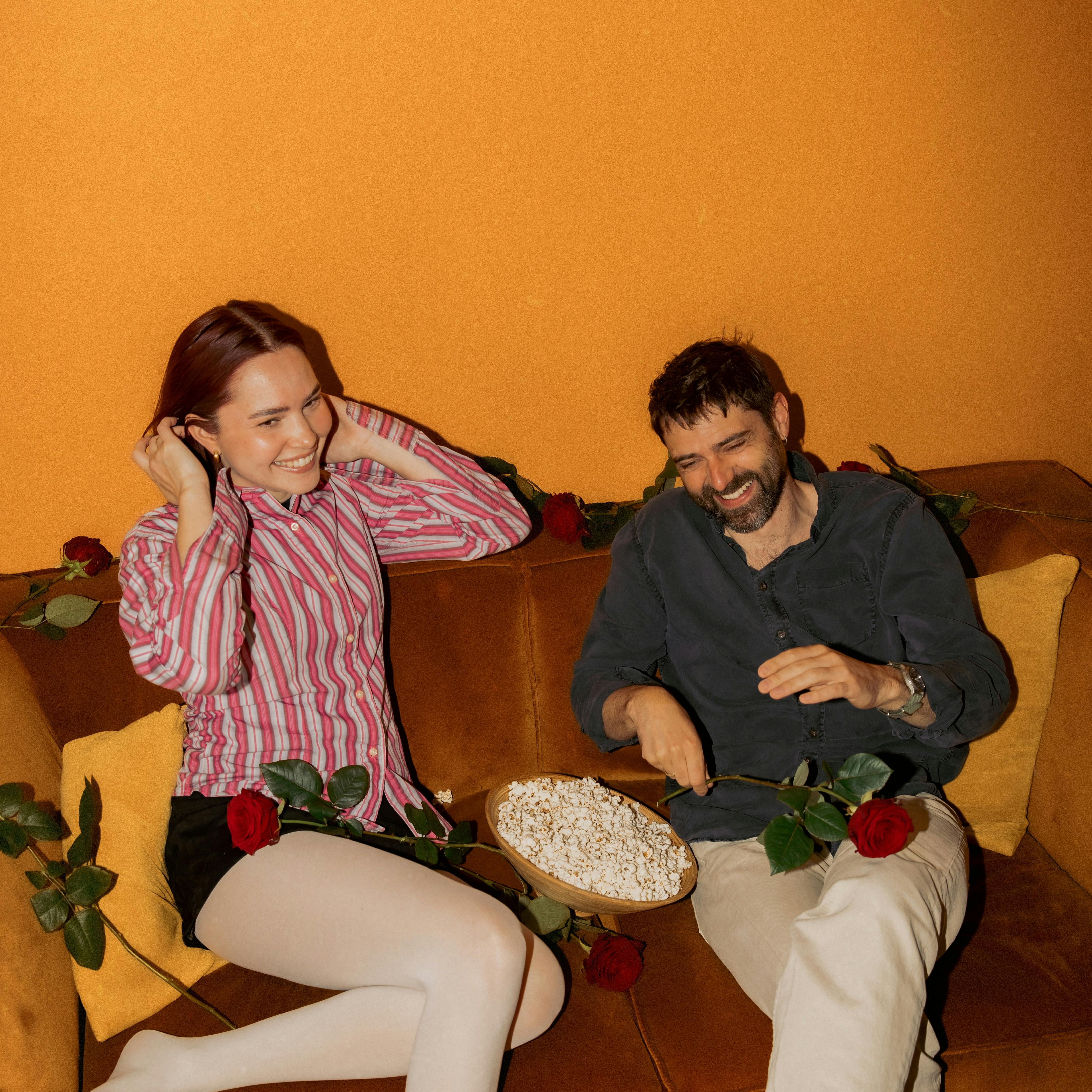 https://imgix.femina.dk/2025-05-12/Bachelorette_podcast-4.jpg