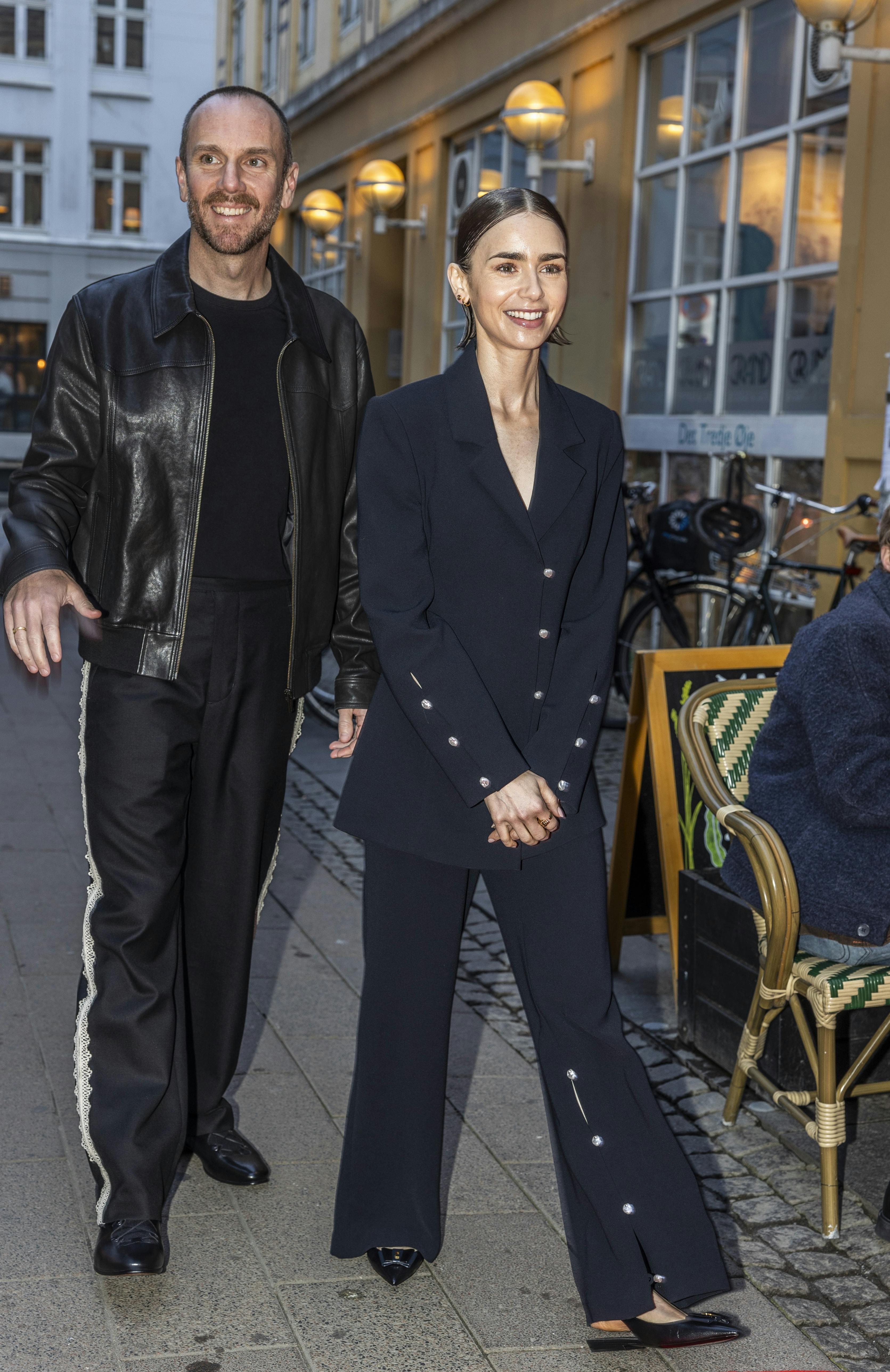 https://imgix.femina.dk/2025-05-14/20250424-MR-Grand-Teatret---Pressefotograf-Mikael-Rieck_15.jpg