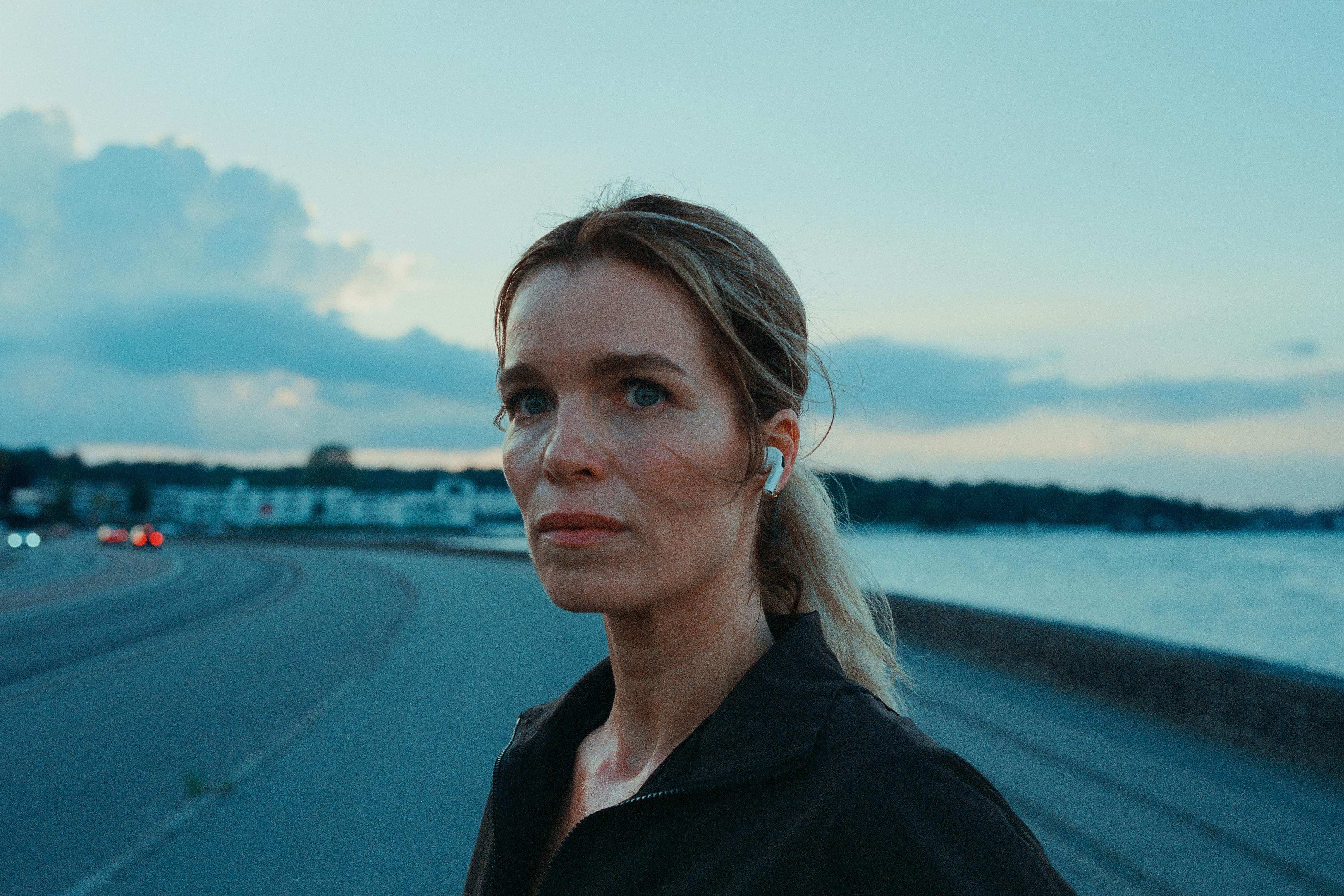 https://imgix.femina.dk/2025-05-15/044_FULL_01_XXX_Jasper-Spanning_Netflix.jpg