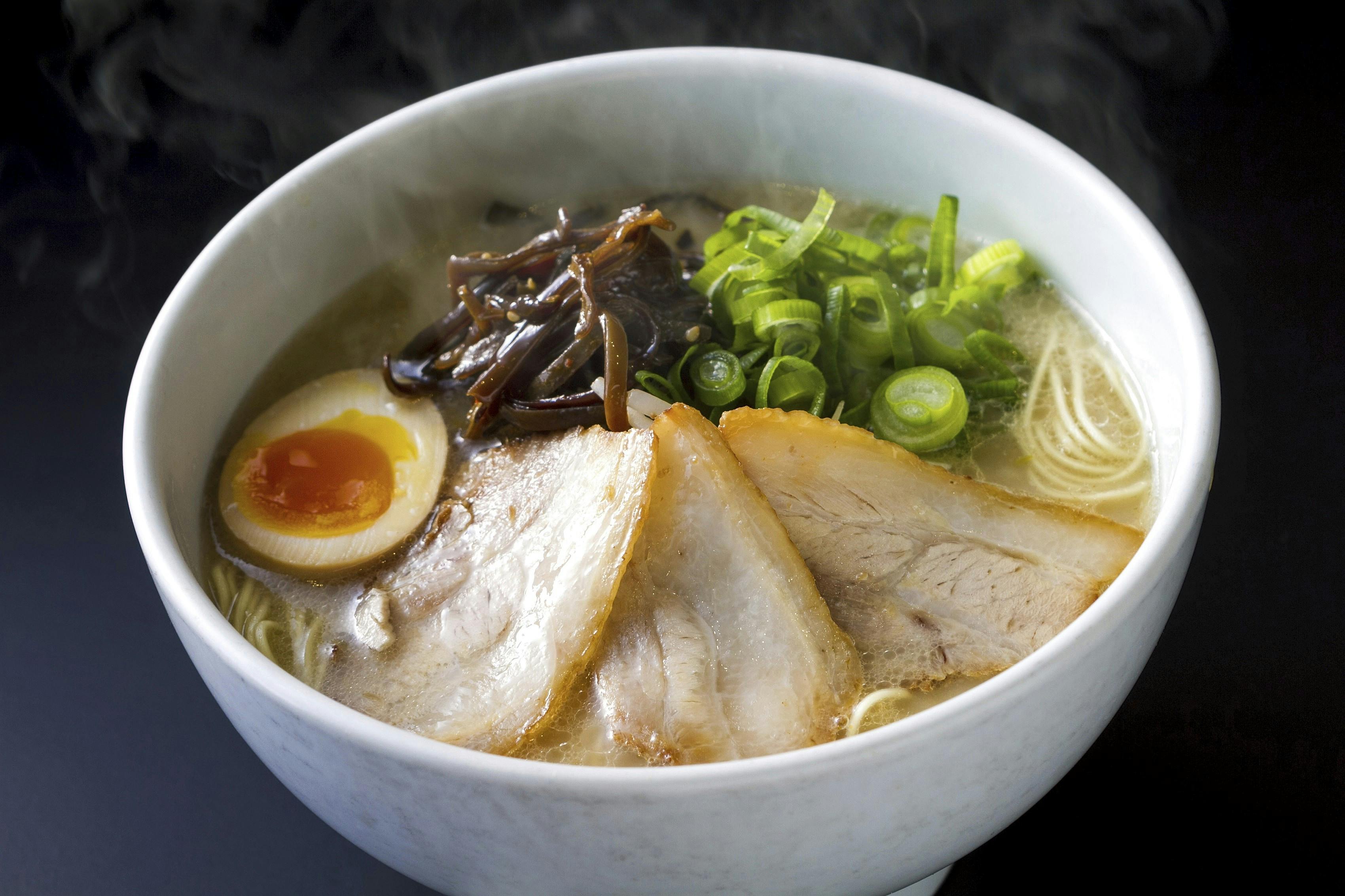 https://imgix.femina.dk/2025-05-15/ACP-Kyushu-Hakata-Ramen.jpg