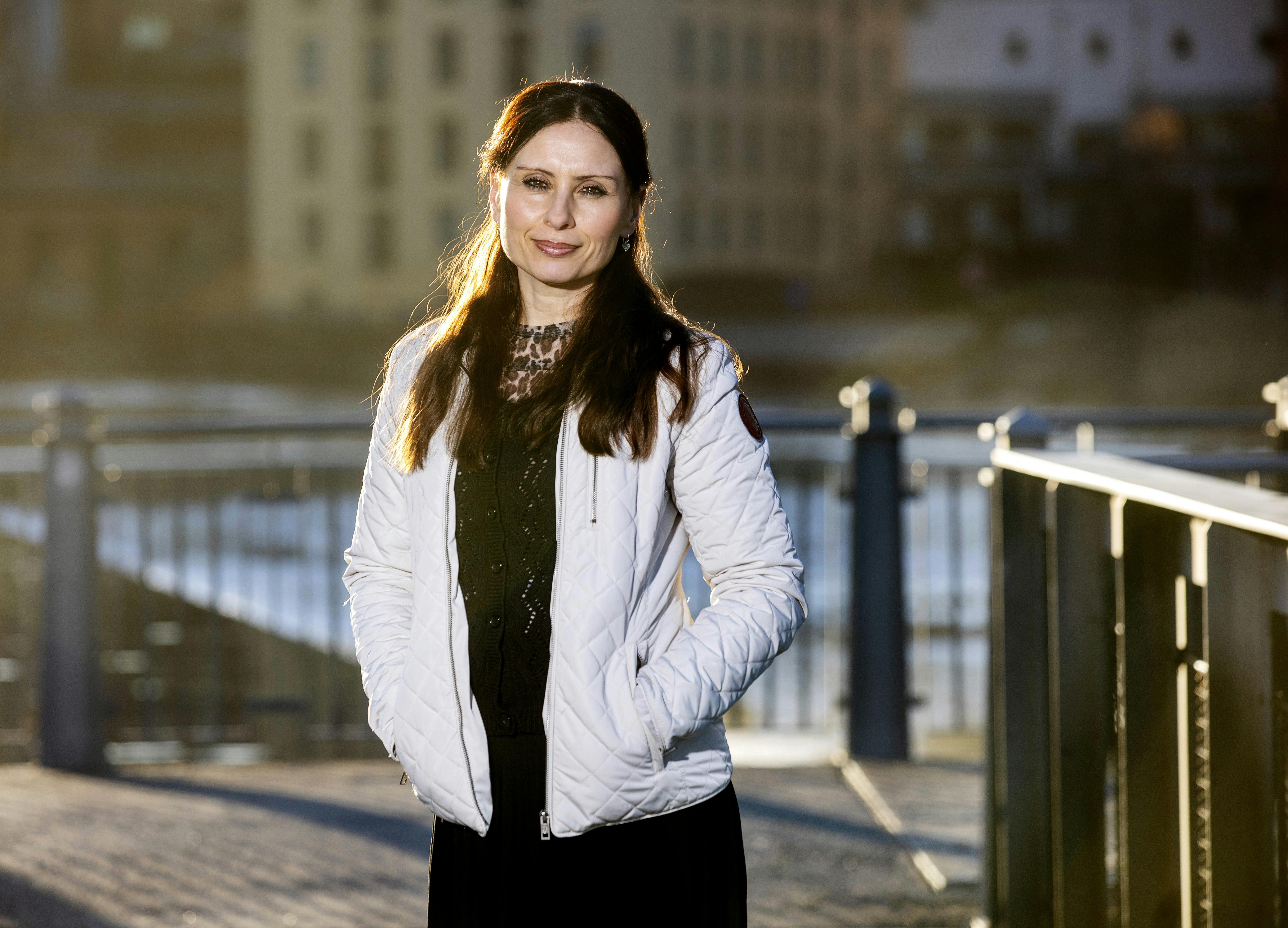 https://imgix.femina.dk/2025-05-15/Ayse-portraet.jpg