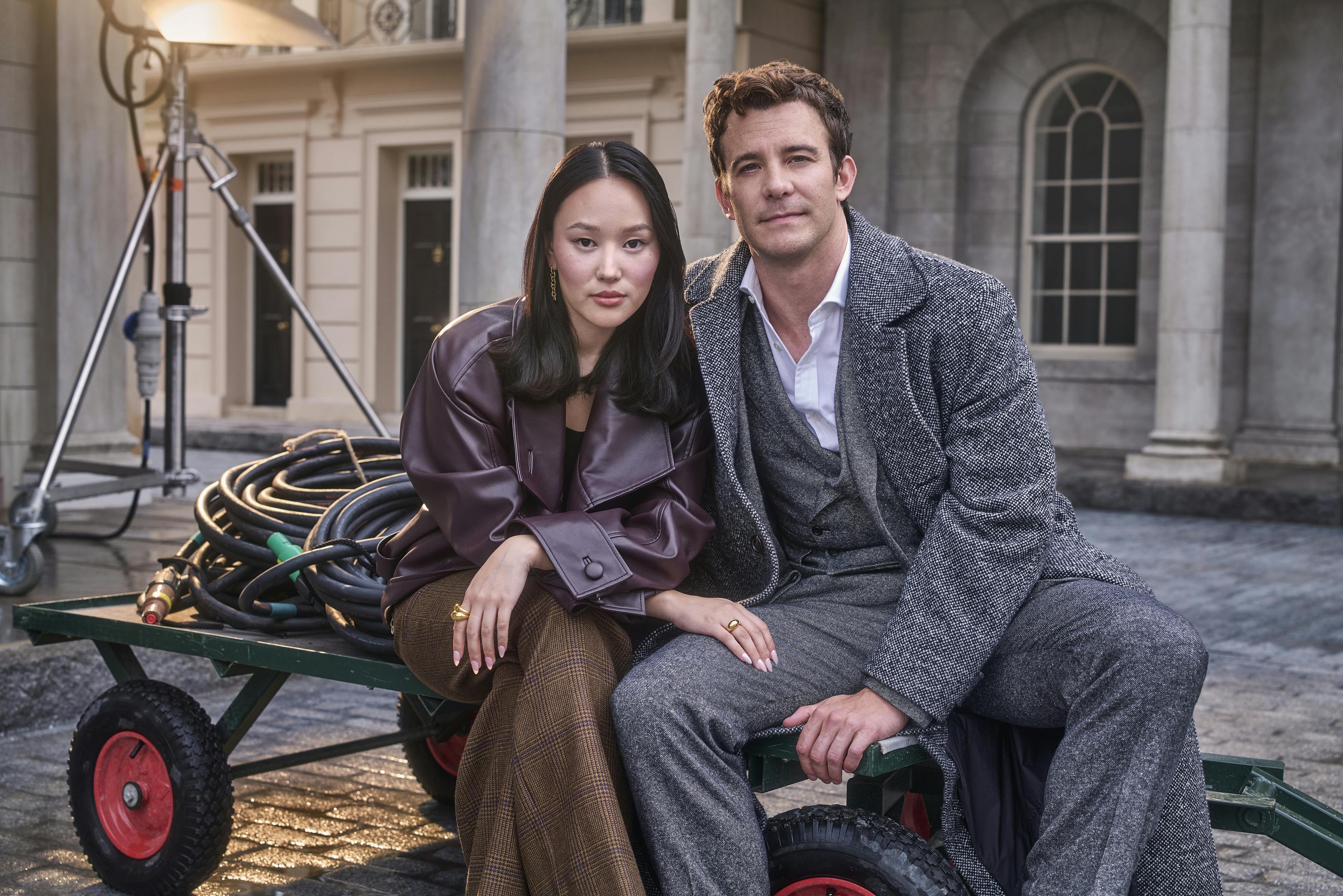 https://imgix.femina.dk/2025-05-15/BRIDGERTON_S4_SOP_GLAM_Luke_Thompson_Yerin_Ha_00265_v2_FG.jpg