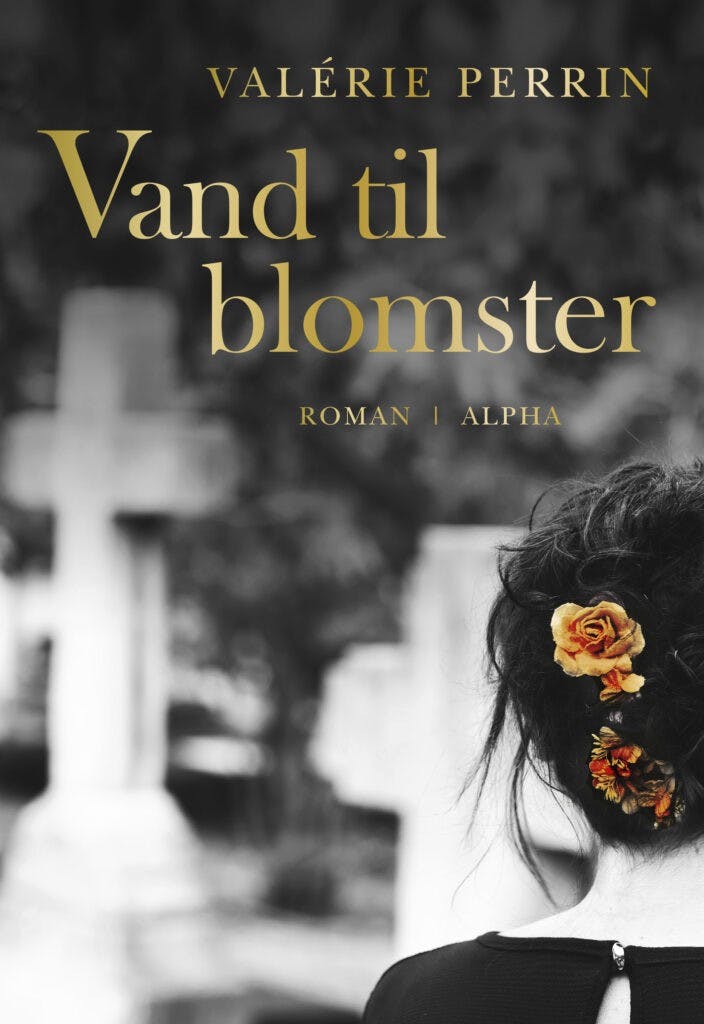 https://imgix.femina.dk/2025-05-15/Valerie-Perrin_VAND_TIL_BLOMSTER_forside_final_300dpi-704x1024.jpg
