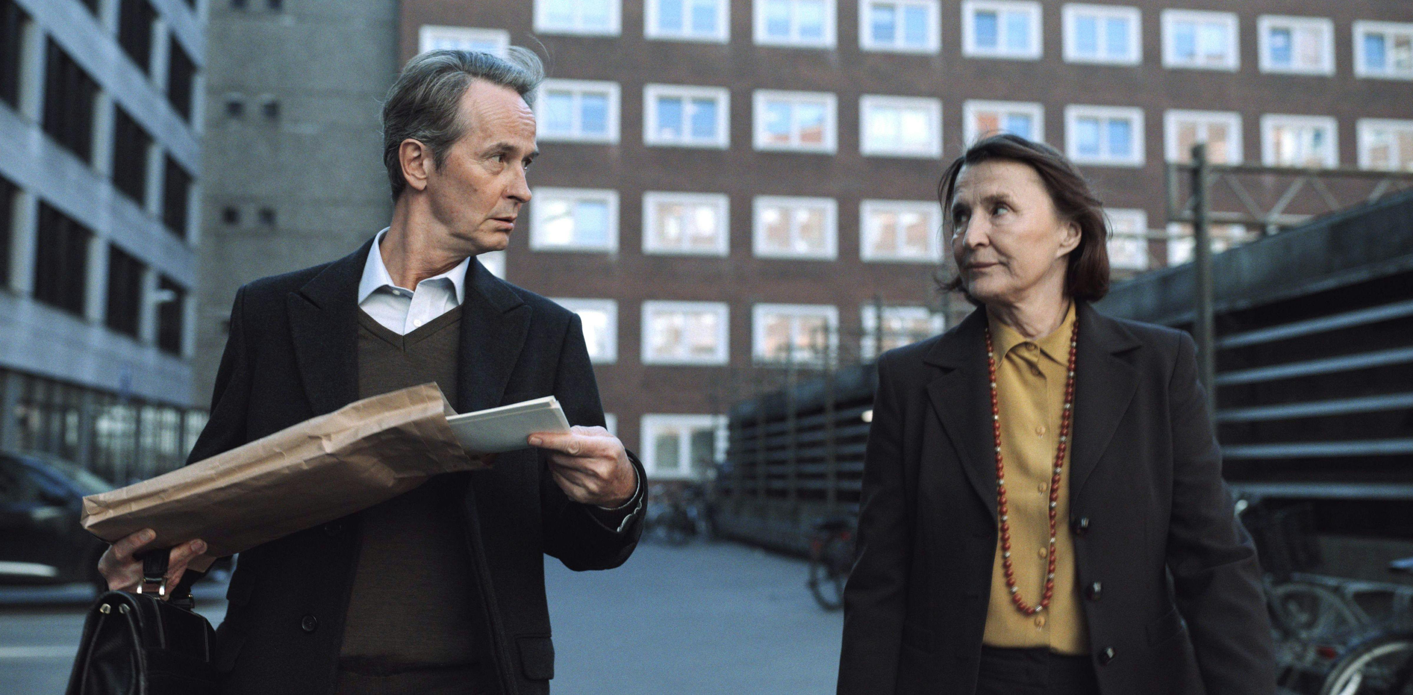 Lars Brygmann og Karen-Lise Mynster i 'Andre folks penge'.&nbsp;&nbsp;