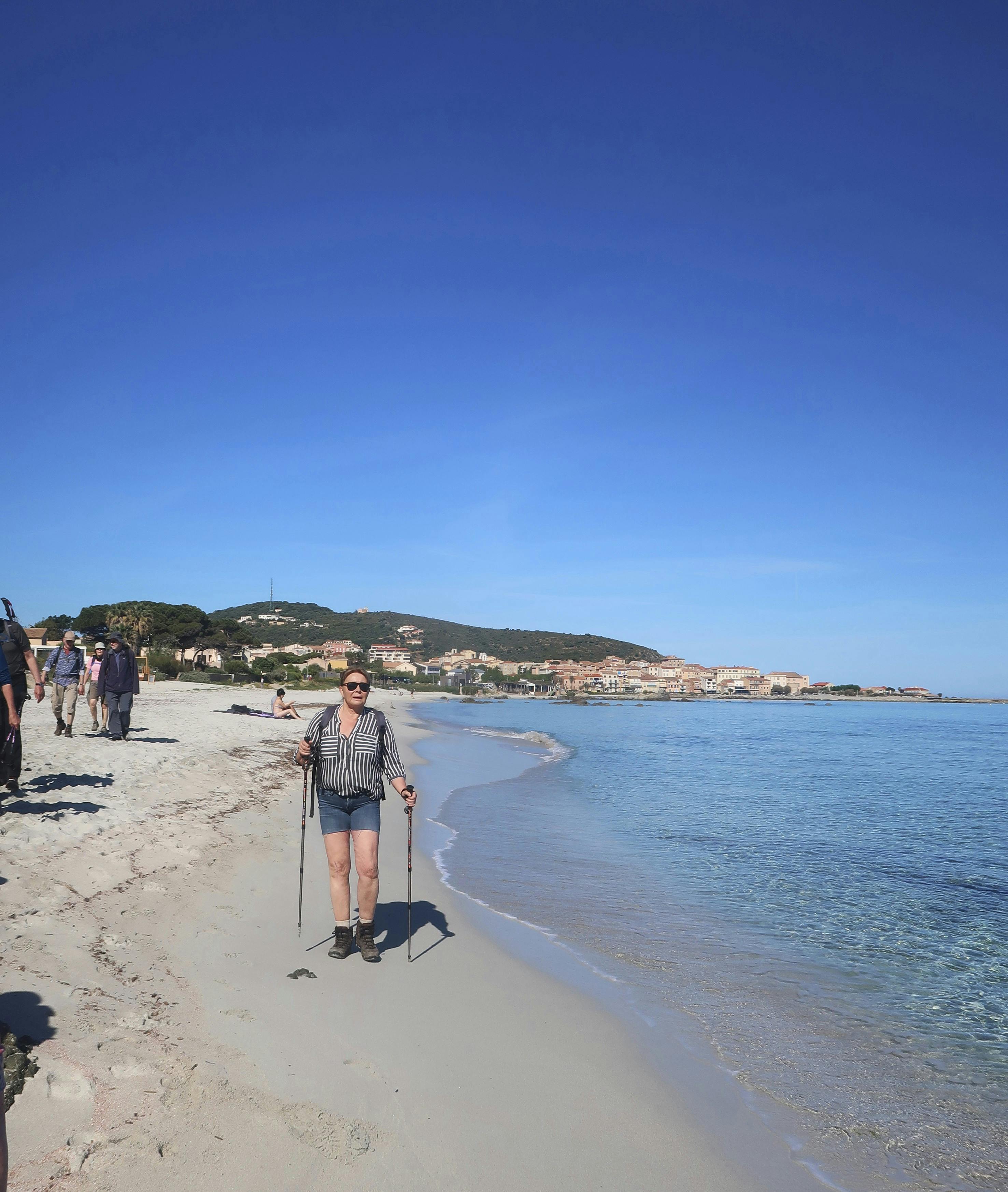 https://imgix.femina.dk/2025-05-27/vandgang-Ile-Rousse-1.jpg
